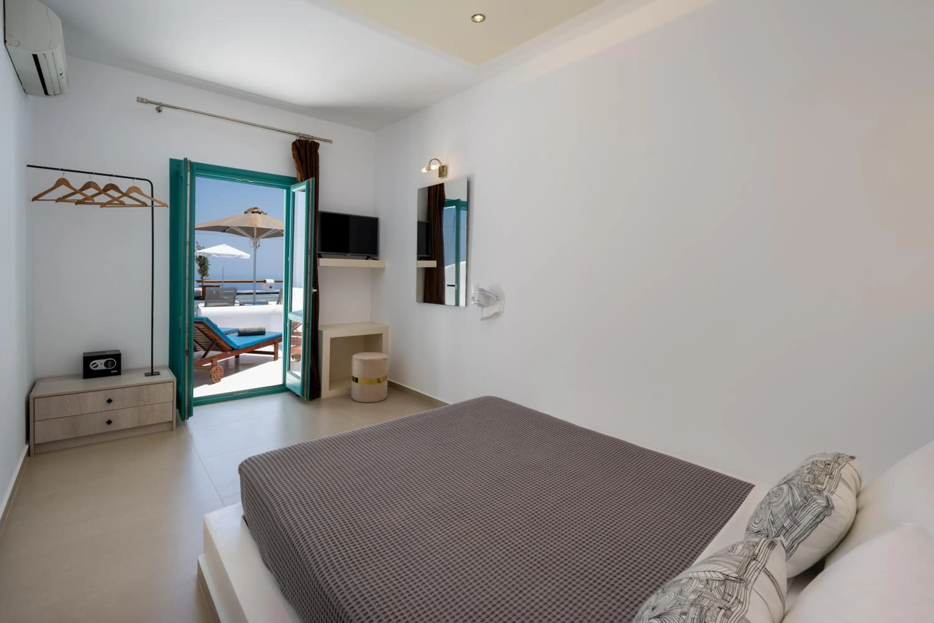 Bed in Abrazo Villas