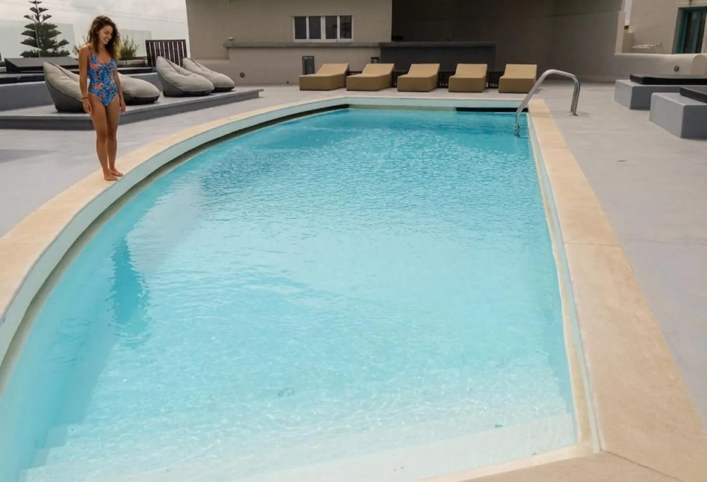 Swimming pool in Abrazo Villas