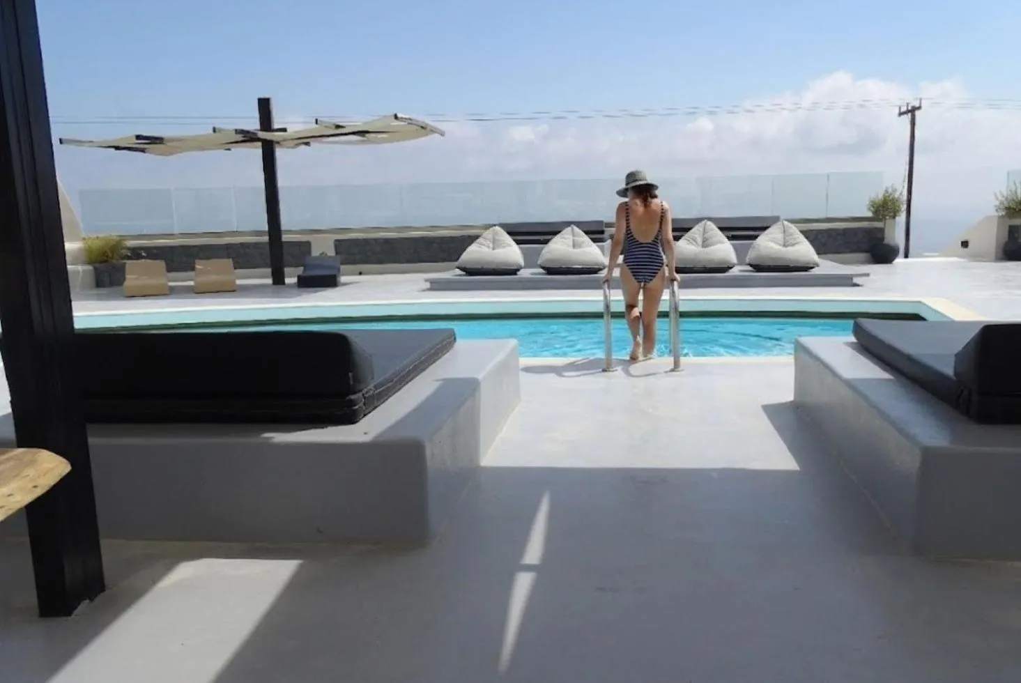 Swimming pool in Abrazo Villas