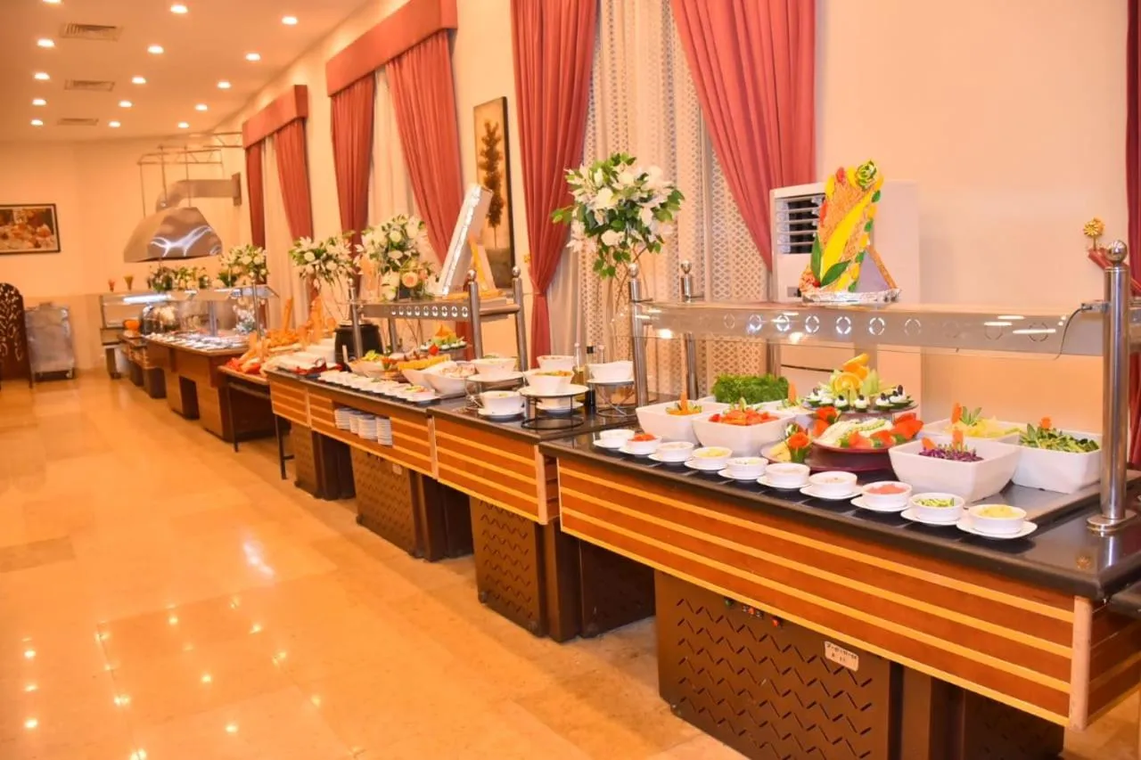 Restaurant/places to eat in Jewel Sport City and Aqua Park