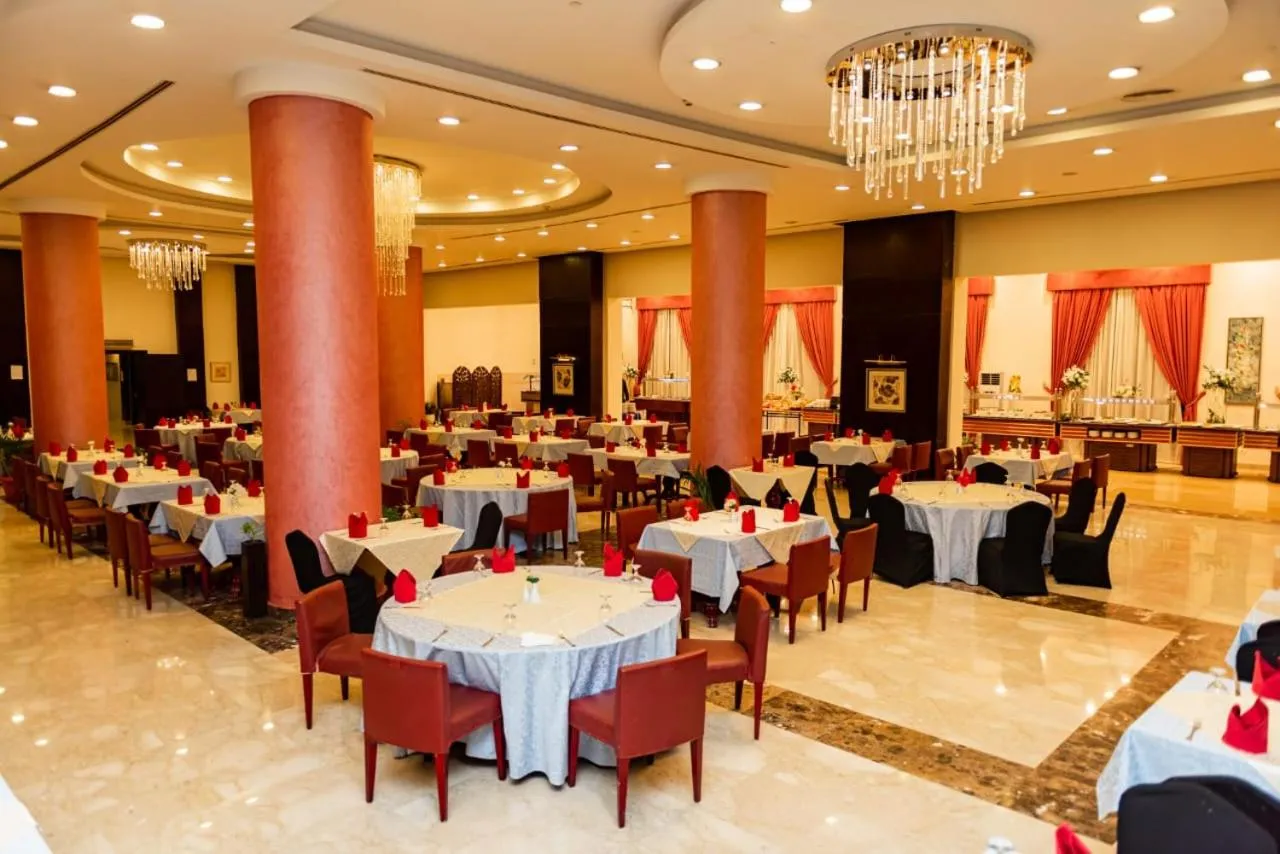 Restaurant/places to eat in Jewel Sport City and Aqua Park