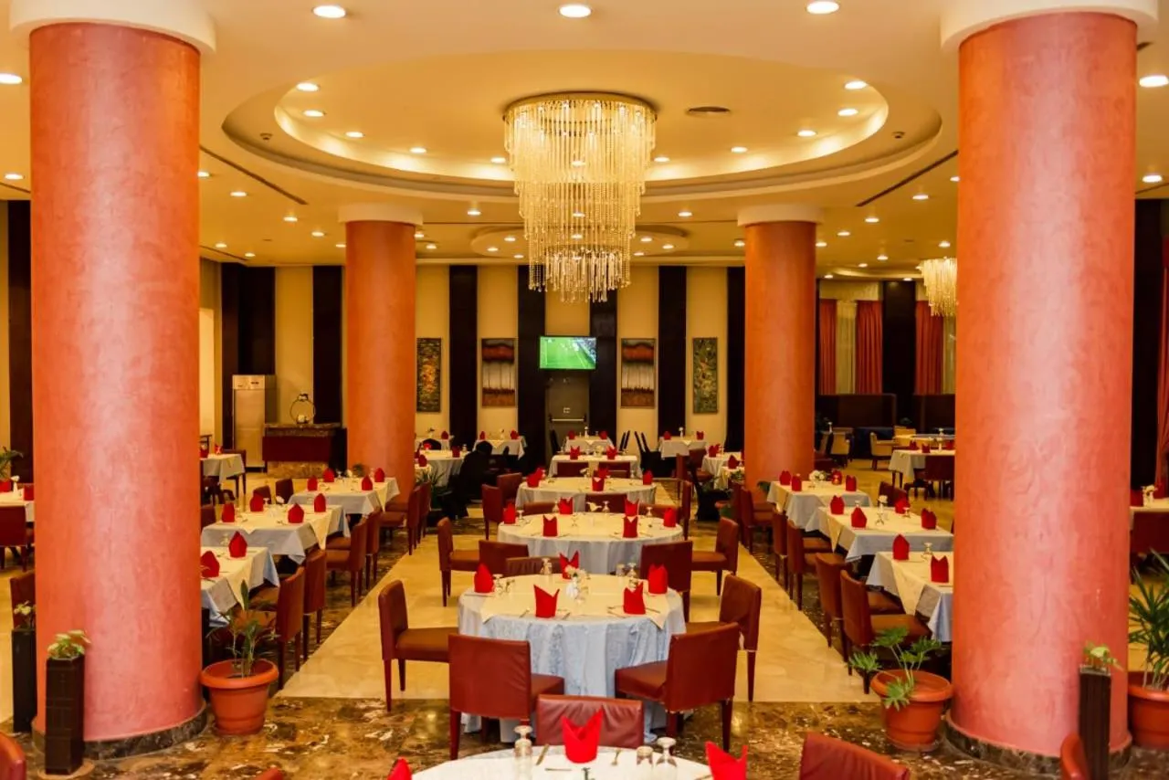 Restaurant/places to eat in Jewel Sport City and Aqua Park