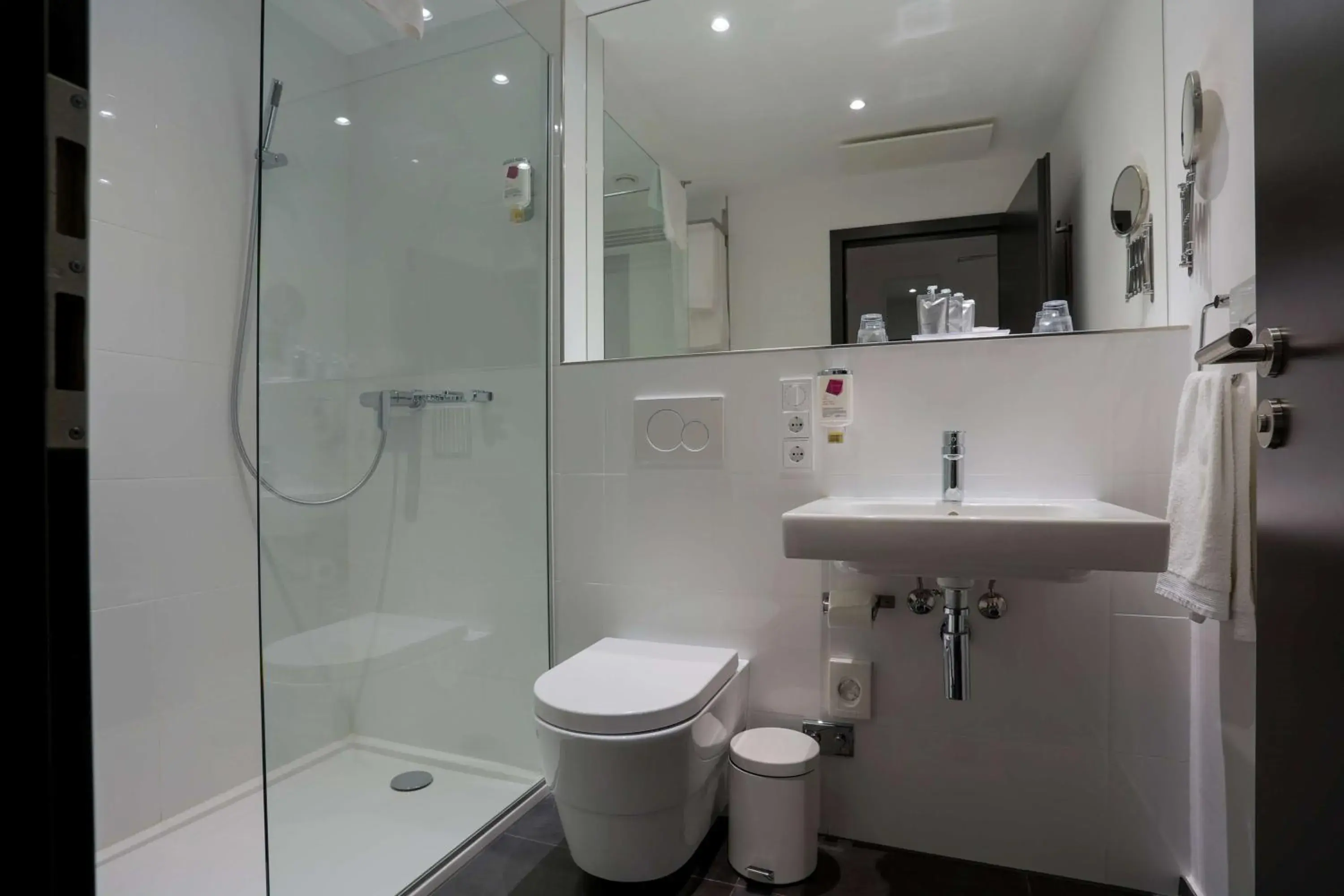 Photo of the whole room in FourSide Plaza Hotel Trier, Trademark Collection by Wyndham Photo of the whole room in FourSide Plaza Hotel Trier, Trademark Collection by Wyndham