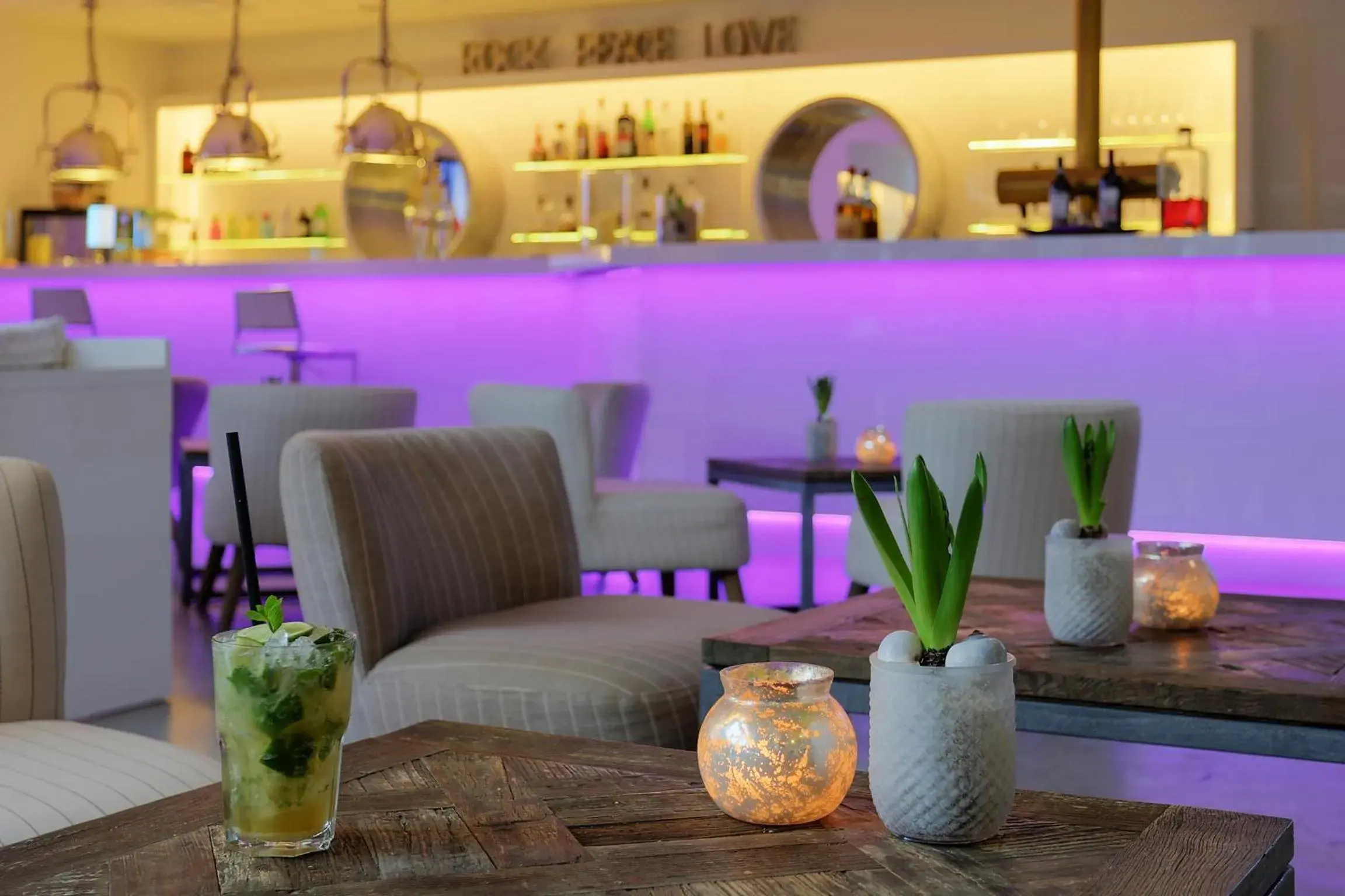 Lounge or bar in FourSide Plaza Hotel Trier, Trademark Collection by Wyndham Lounge or bar in FourSide Plaza Hotel Trier, Trademark Collection by Wyndham