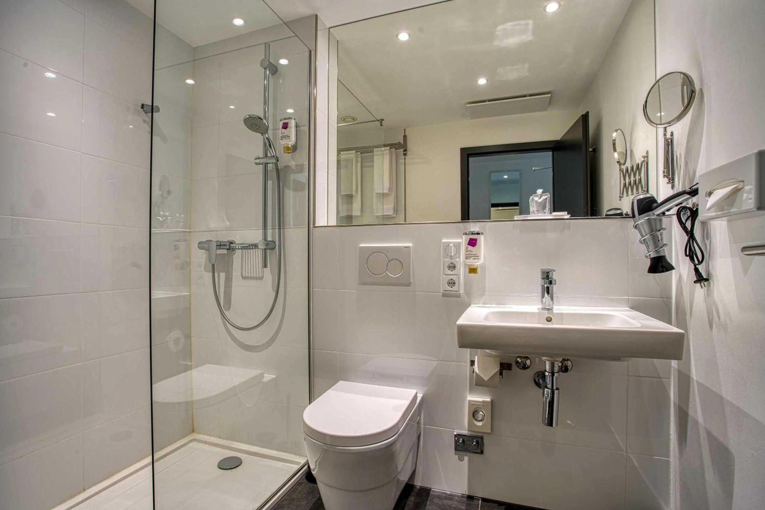 Bathroom in FourSide Plaza Hotel Trier, Trademark Collection by Wyndham