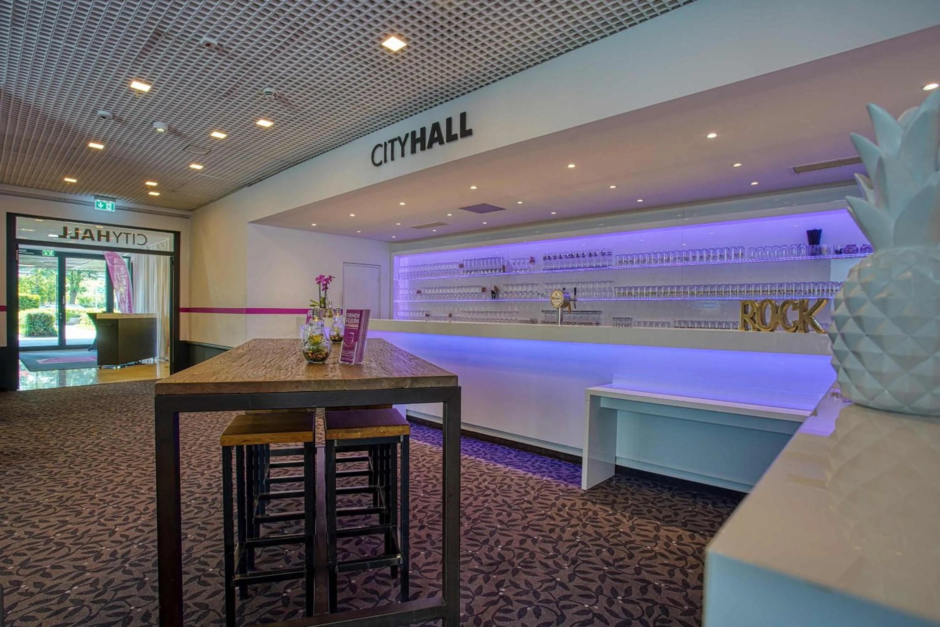 Lounge or bar in FourSide Plaza Hotel Trier, Trademark Collection by Wyndham