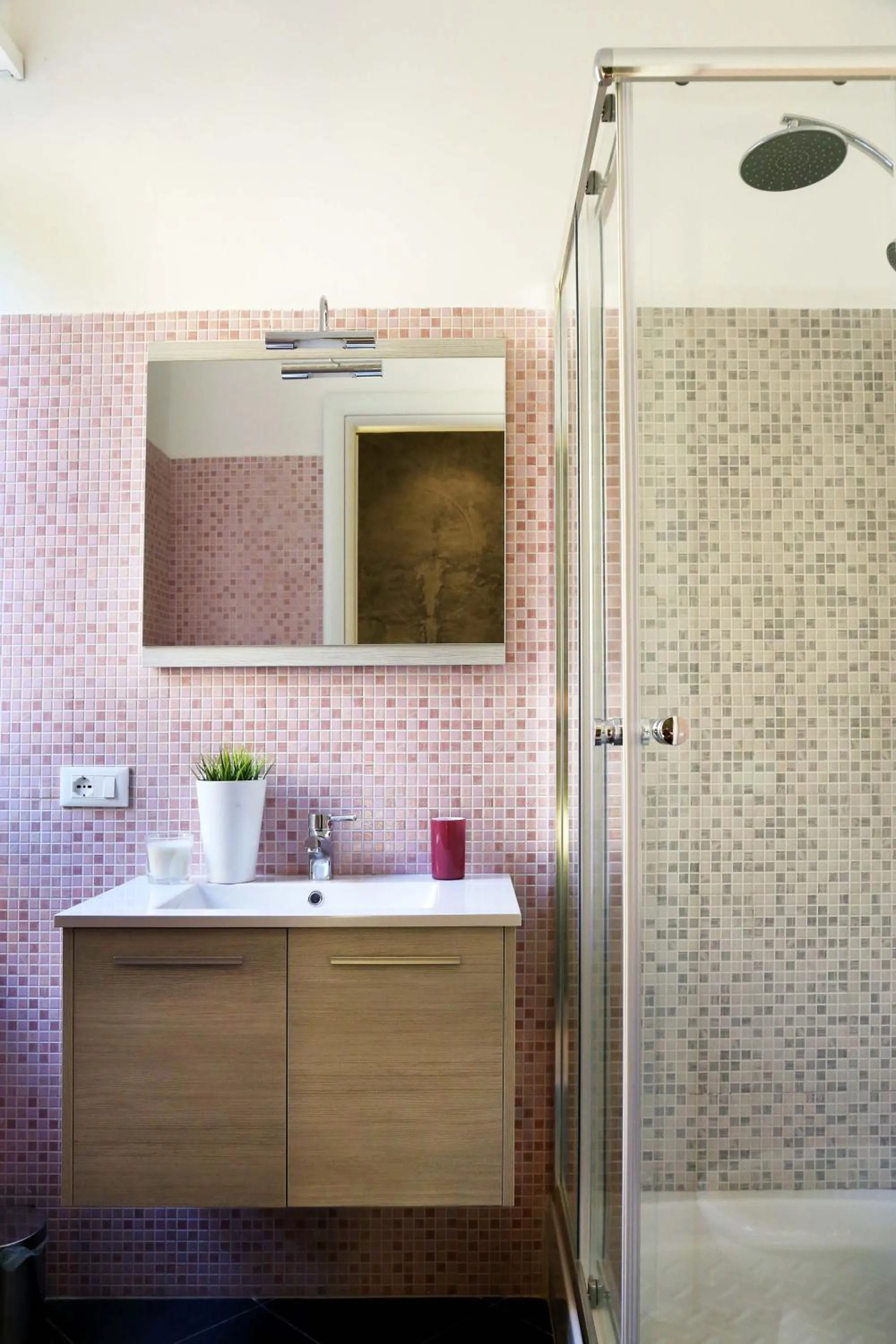 Shower in Guest House Roma