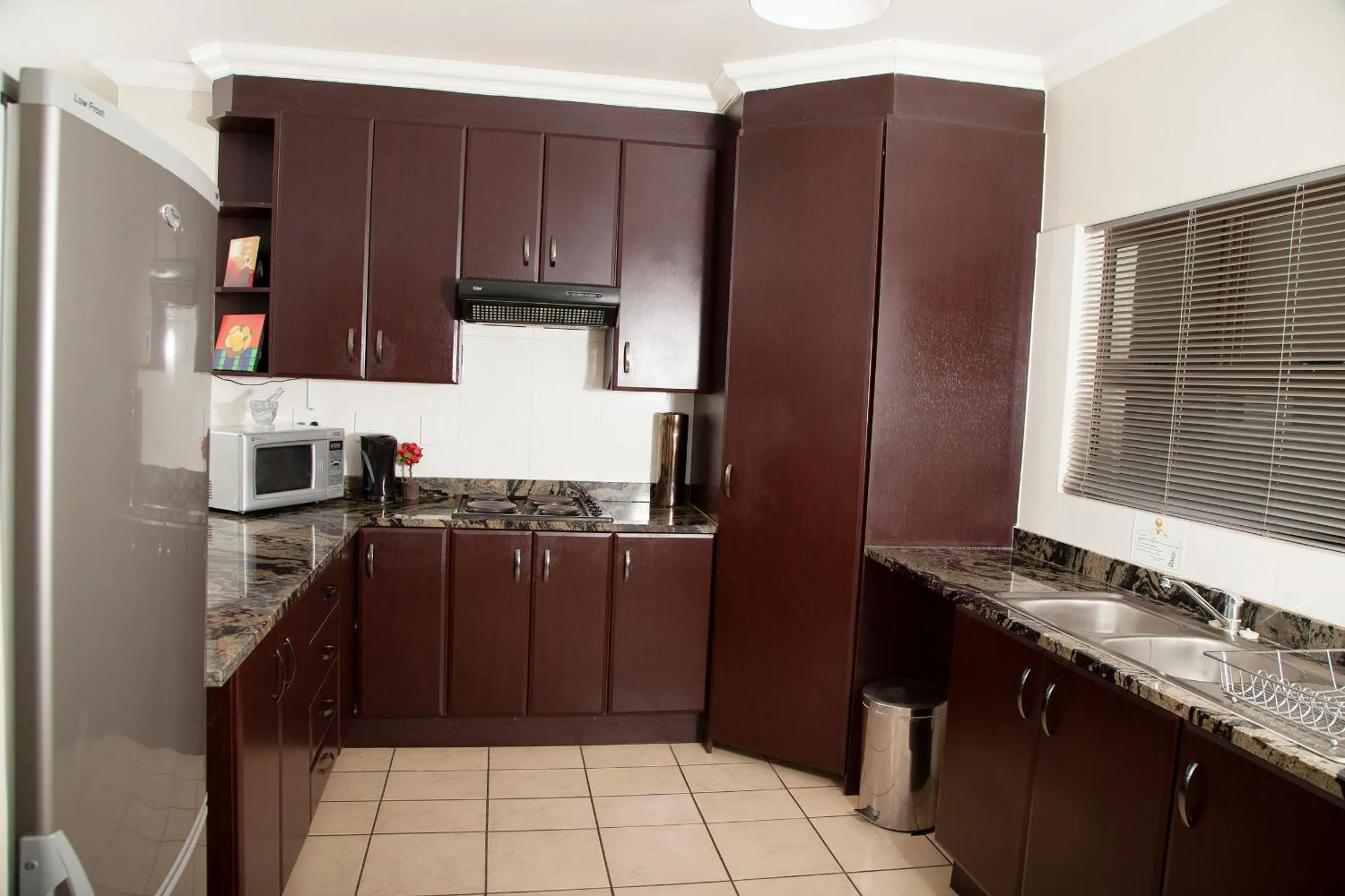 kitchen in Palm Valley Inn And Day Spa