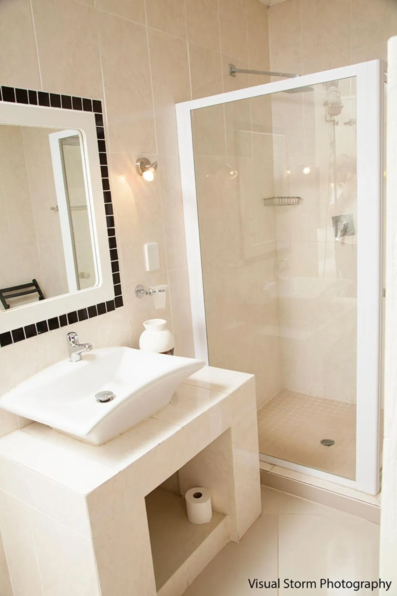 Shower in Palm Valley Inn And Day Spa