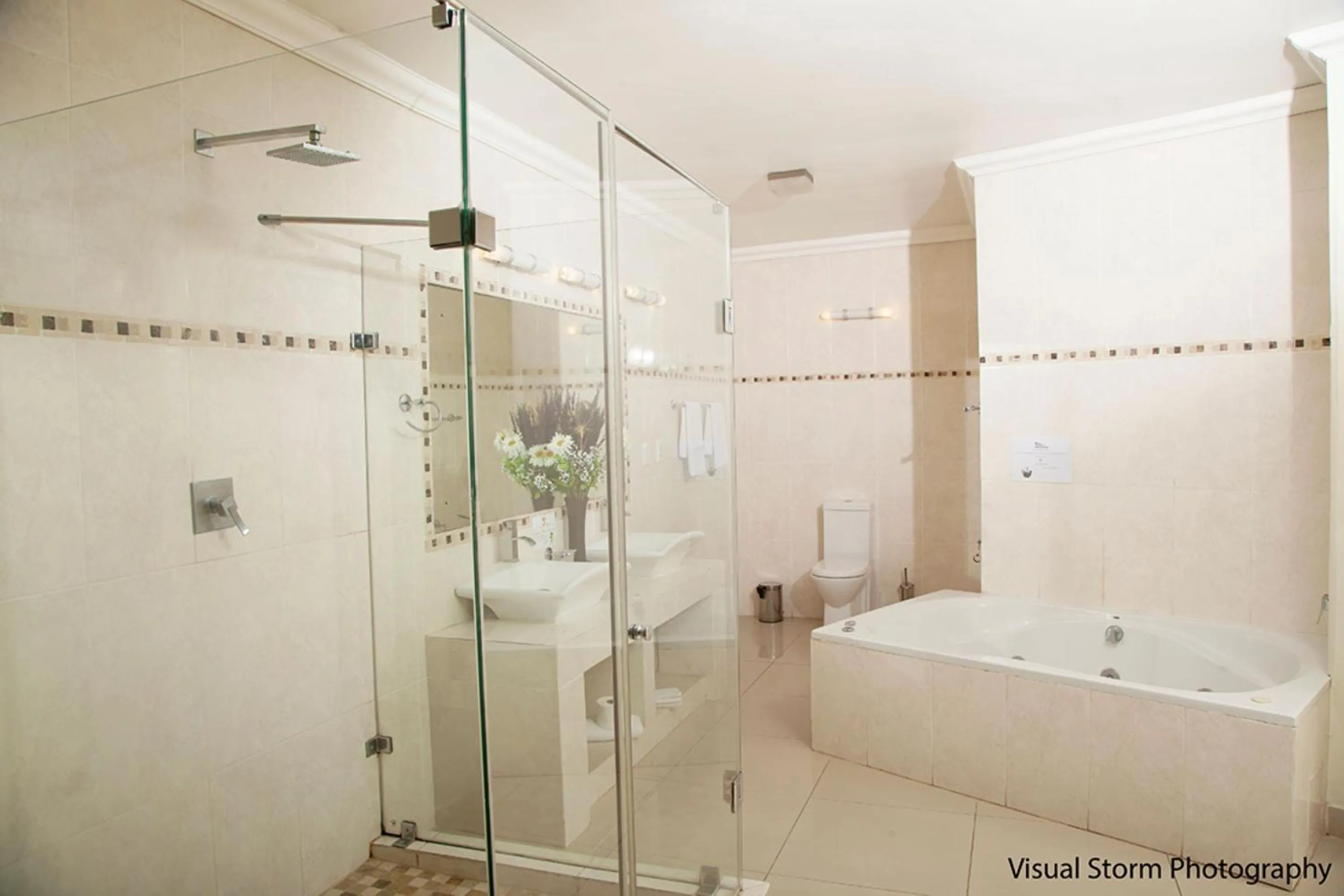 Bathroom in Palm Valley Inn And Day Spa