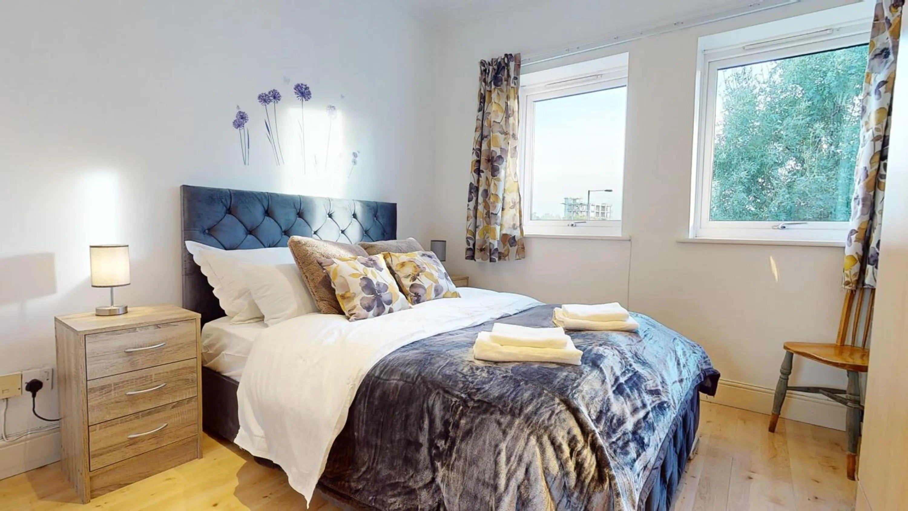 The Cosy Bay Near Tower Bridge