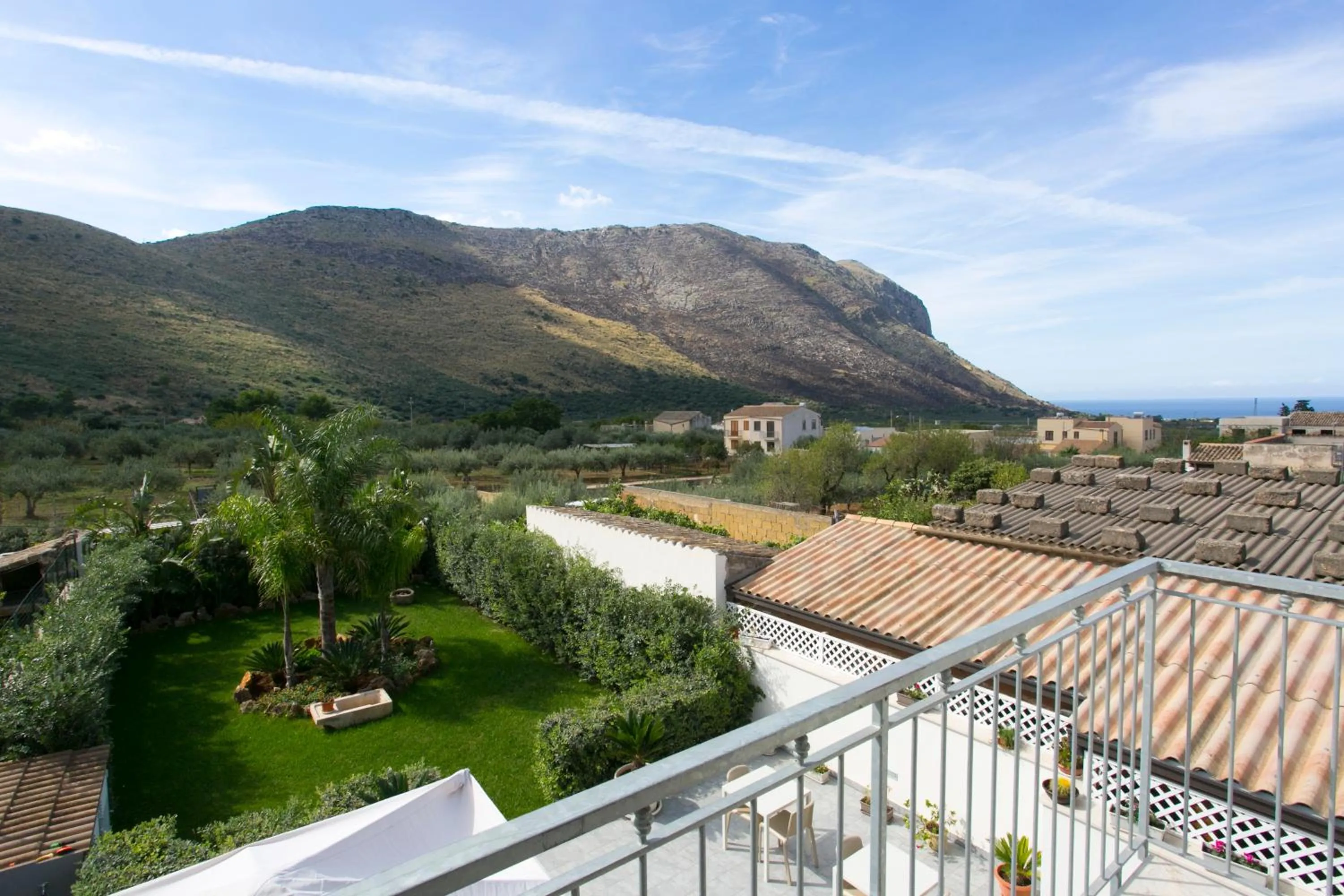 Garden view in Rotte e Sentieri B&B
