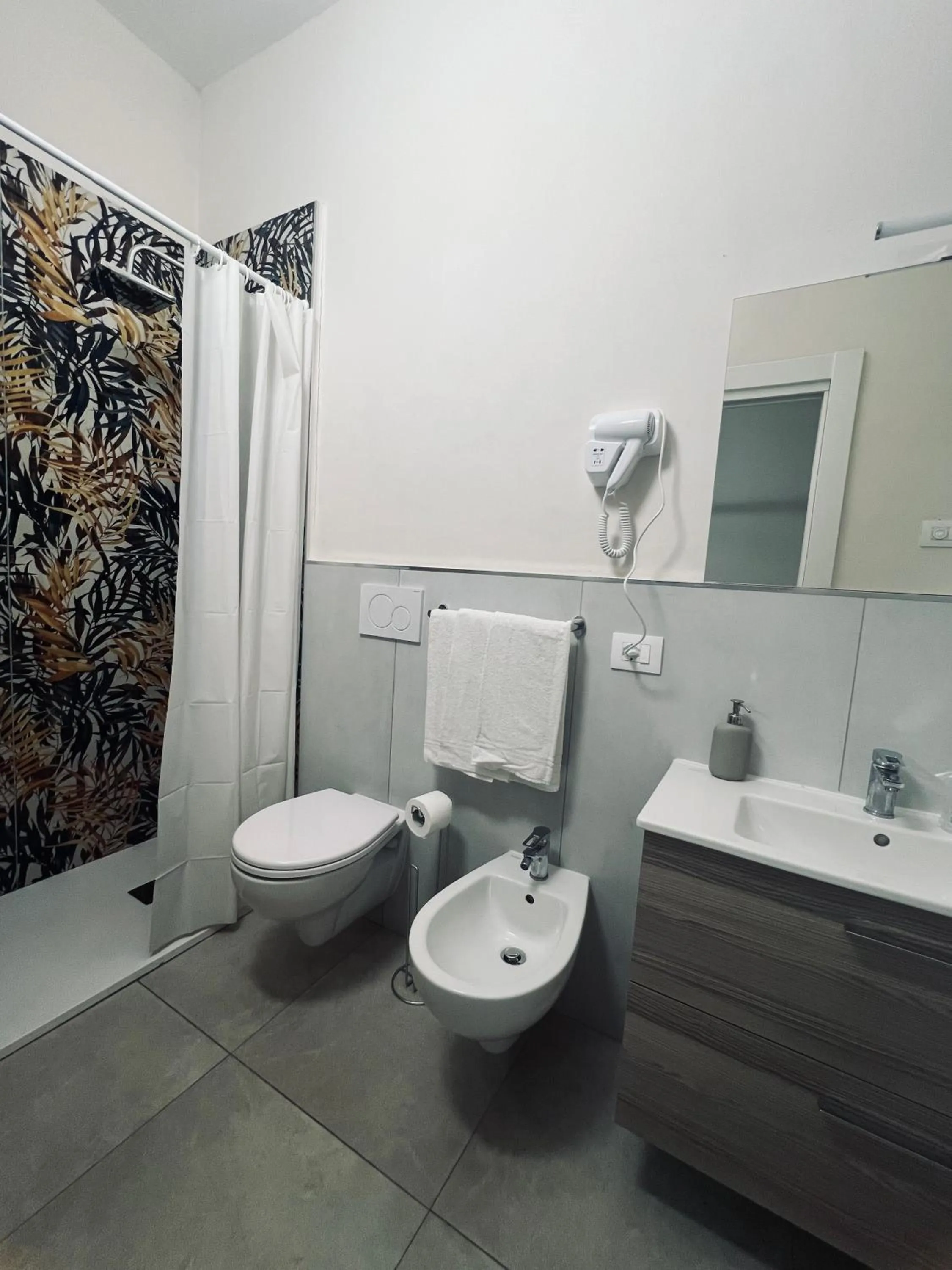 Shower in Il Galileo Rooms