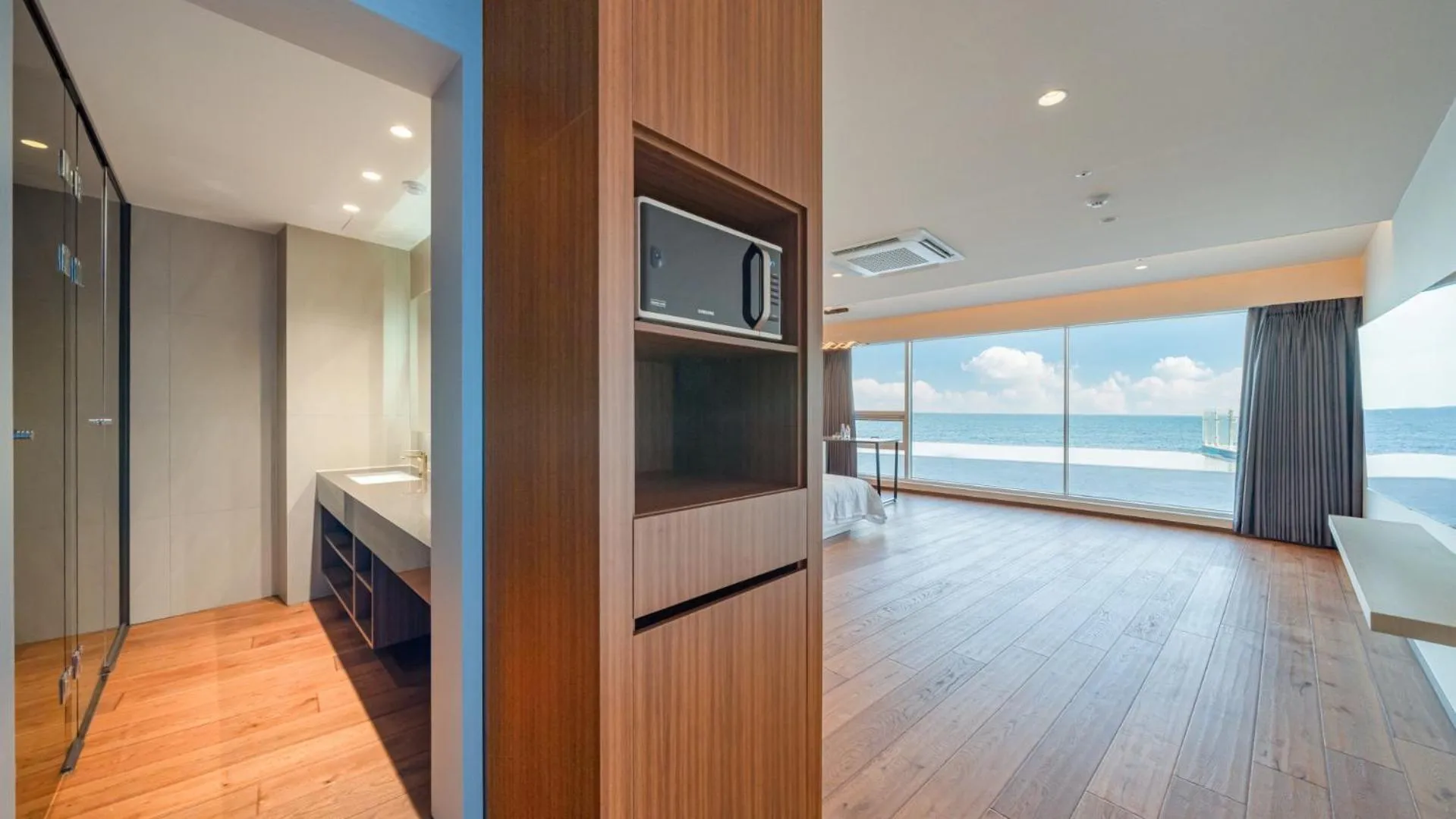 Bed in Sharp & Flat Hotel