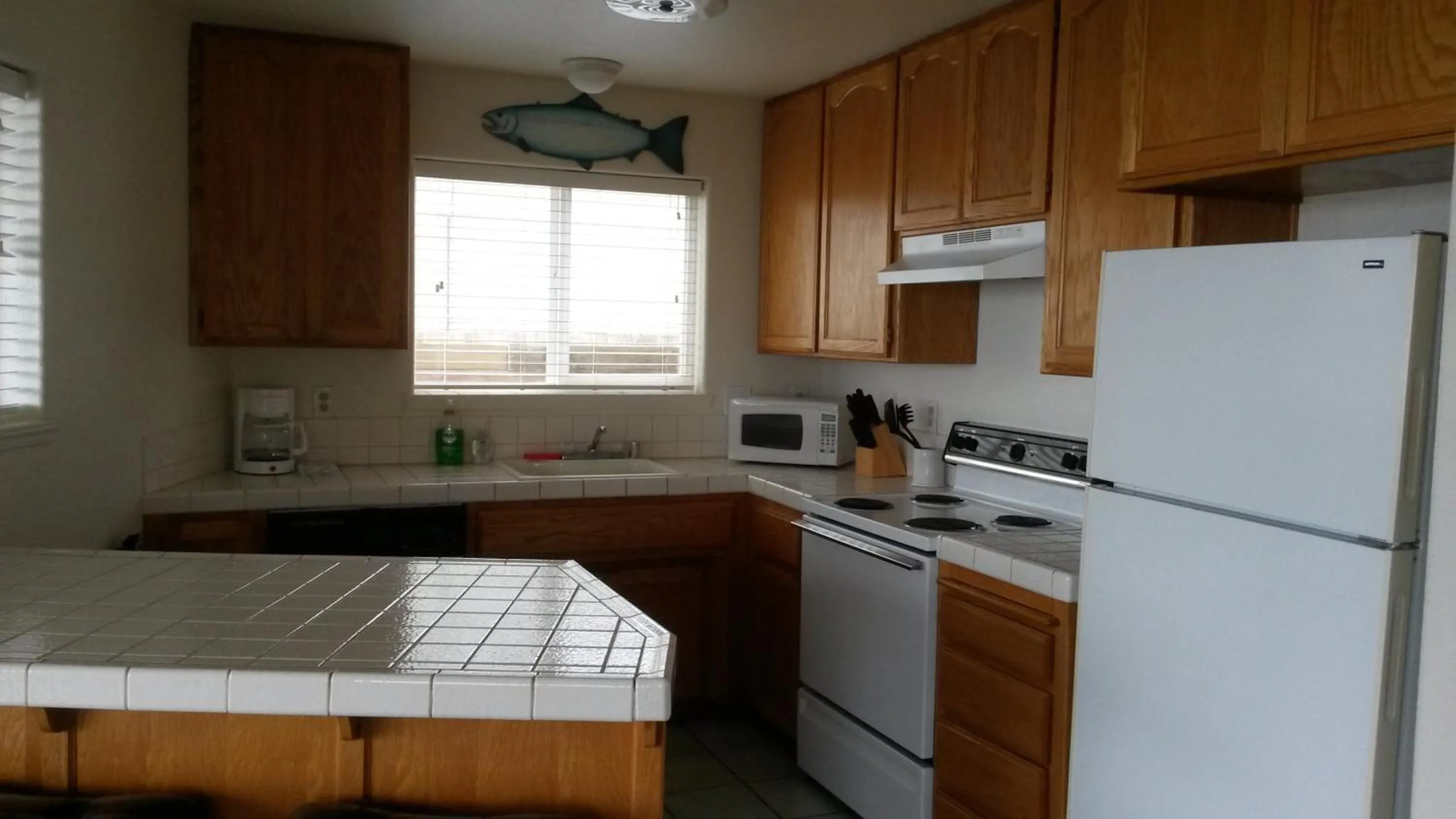 Kitchen or kitchenette in The Oceanfront Inn
