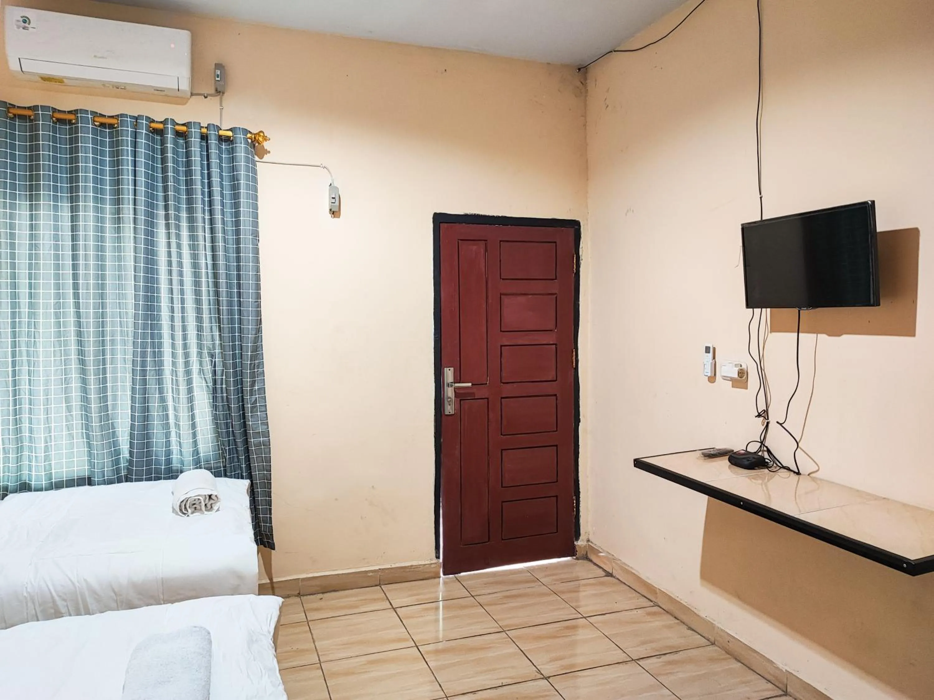 Bedroom, Bed in RedDoorz Syariah near Terminal Alam Barajo Jambi