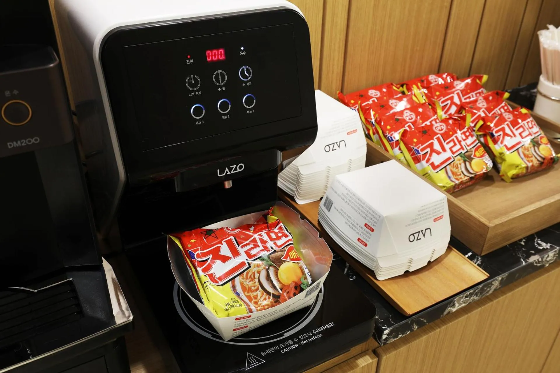 Restaurant/places to eat in Mari Hotel