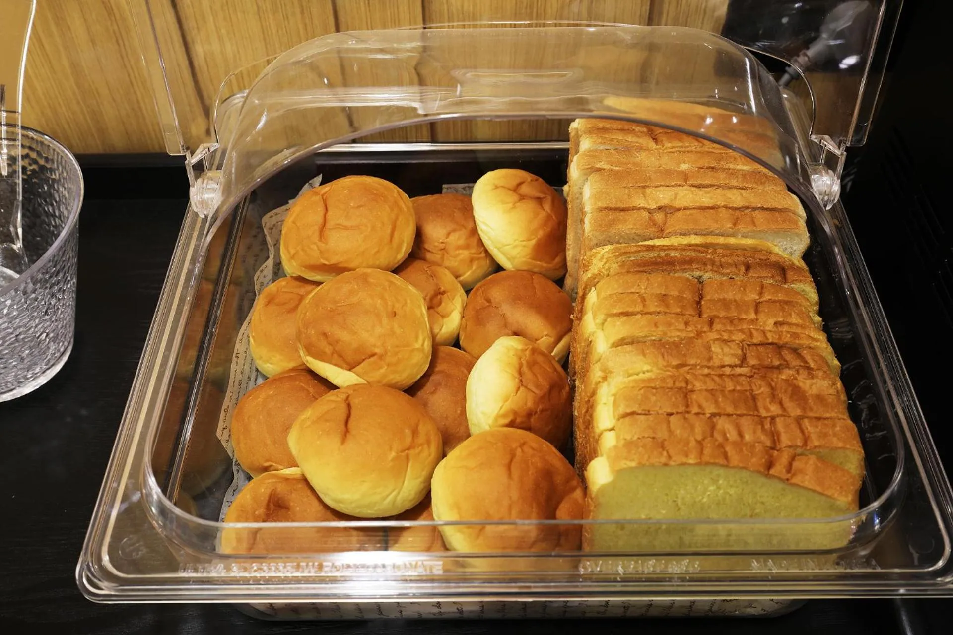 Restaurant/places to eat in Mari Hotel