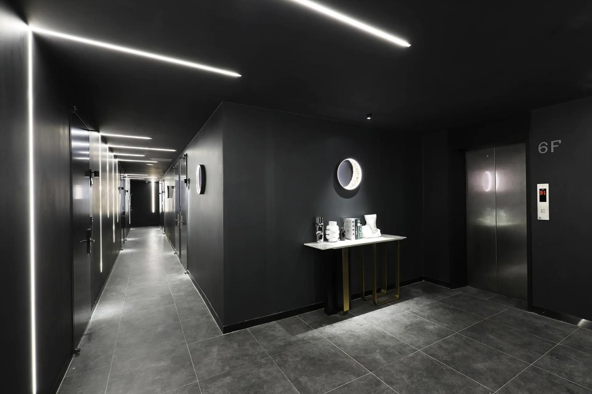 Property building in Mari Hotel