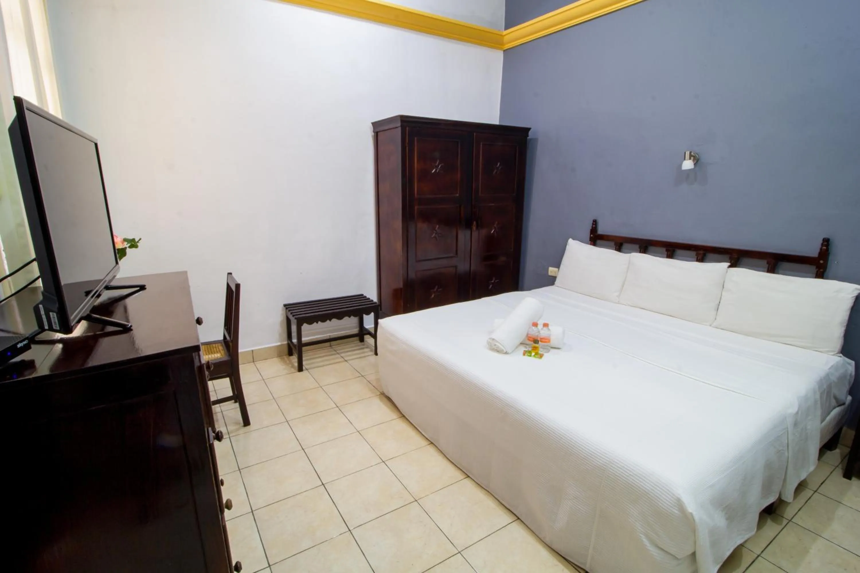 Photo of the whole room, Bed in Hotel Montejo