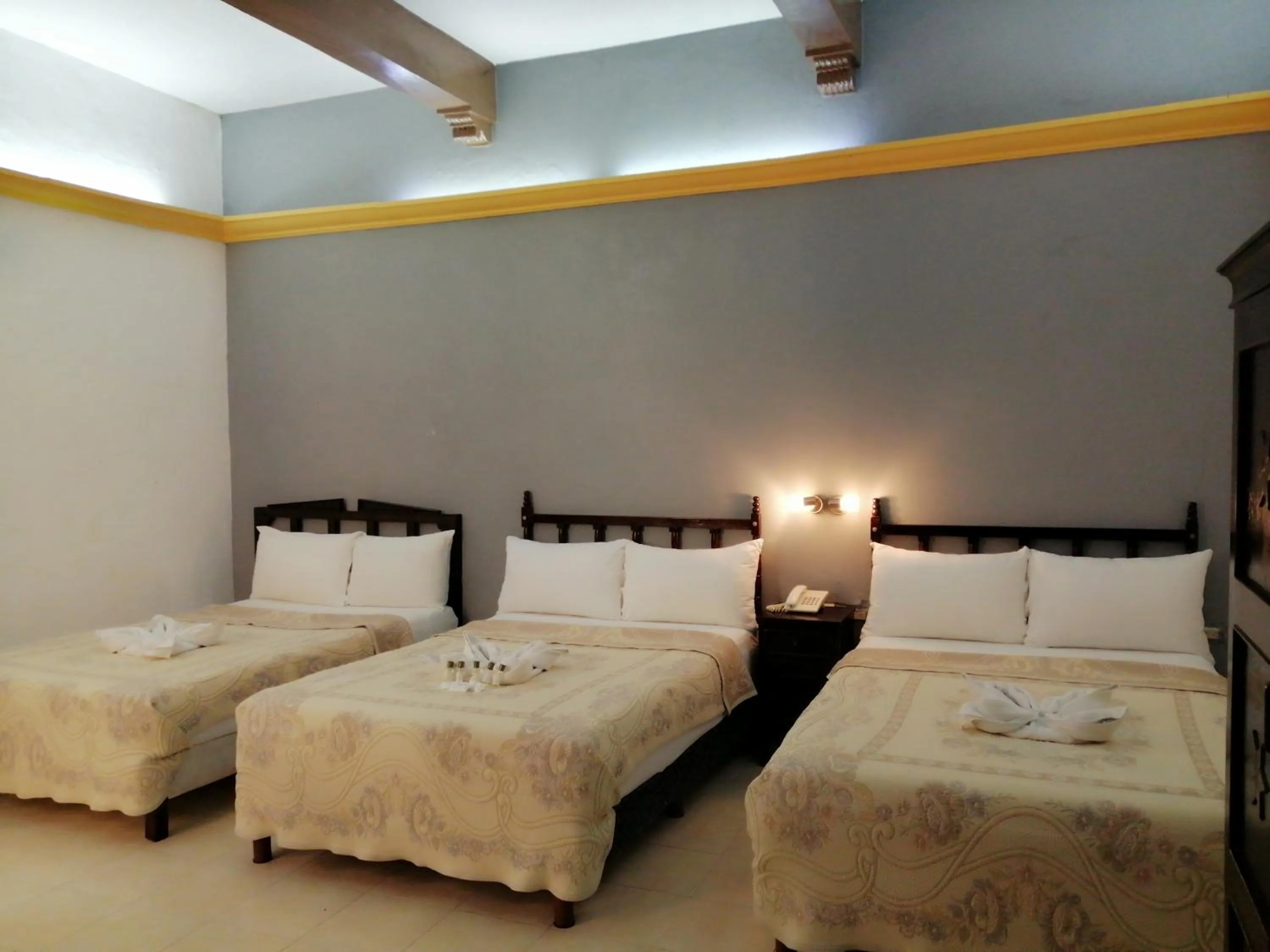 Photo of the whole room, Bed in Hotel Montejo