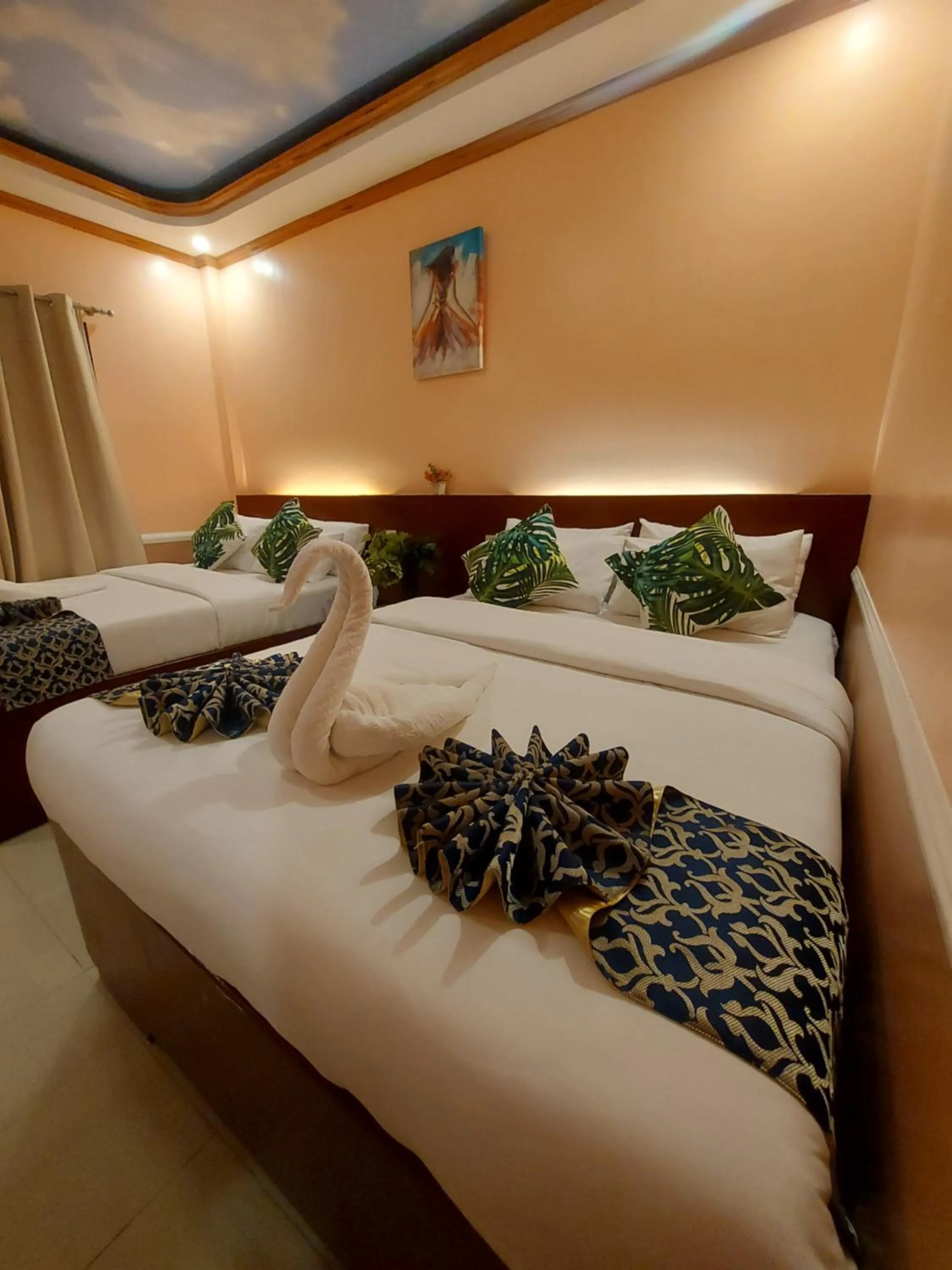 Photo of the whole room, Bed in New Village Lodge