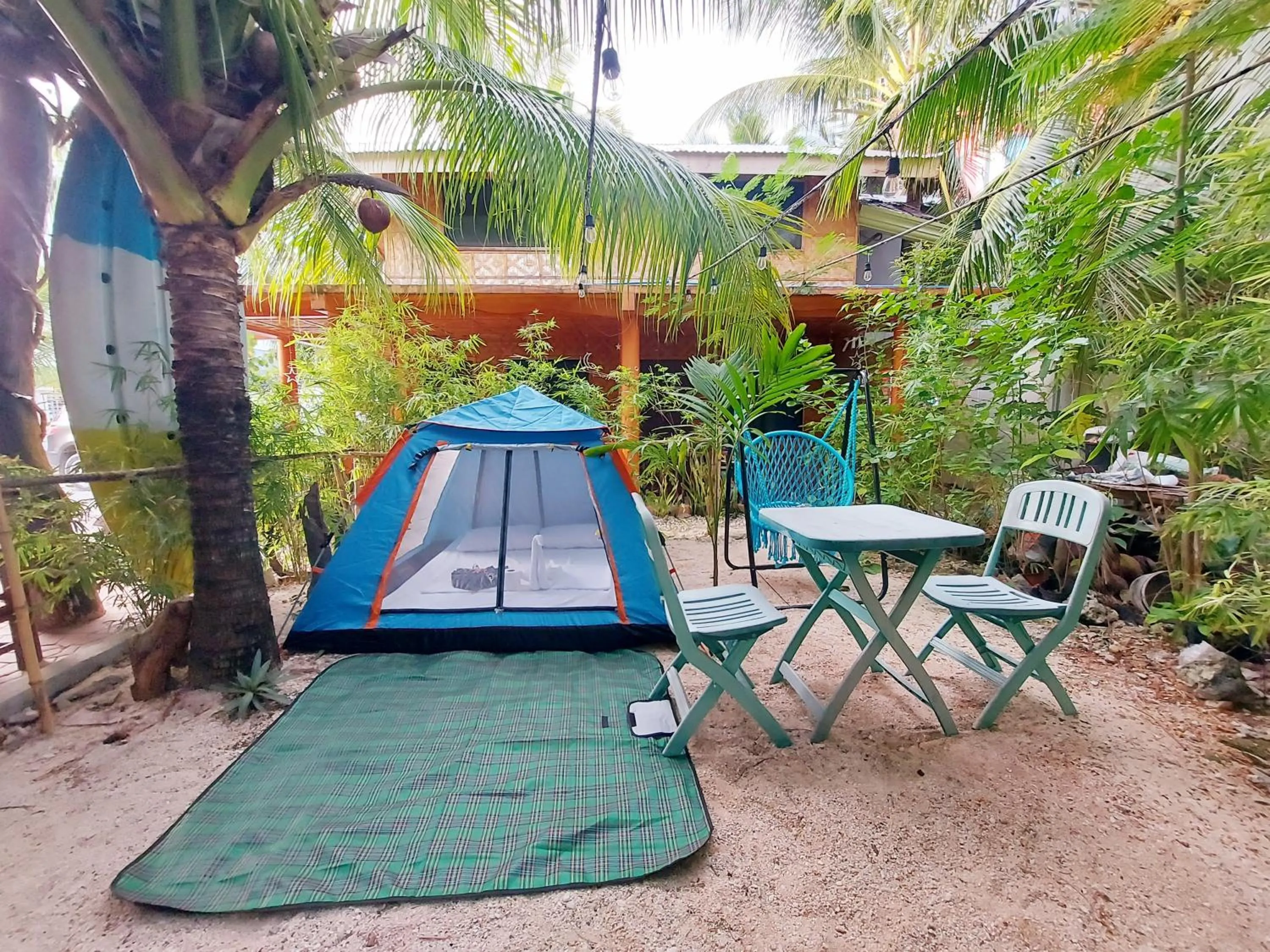 Facade/entrance in New Village Lodge