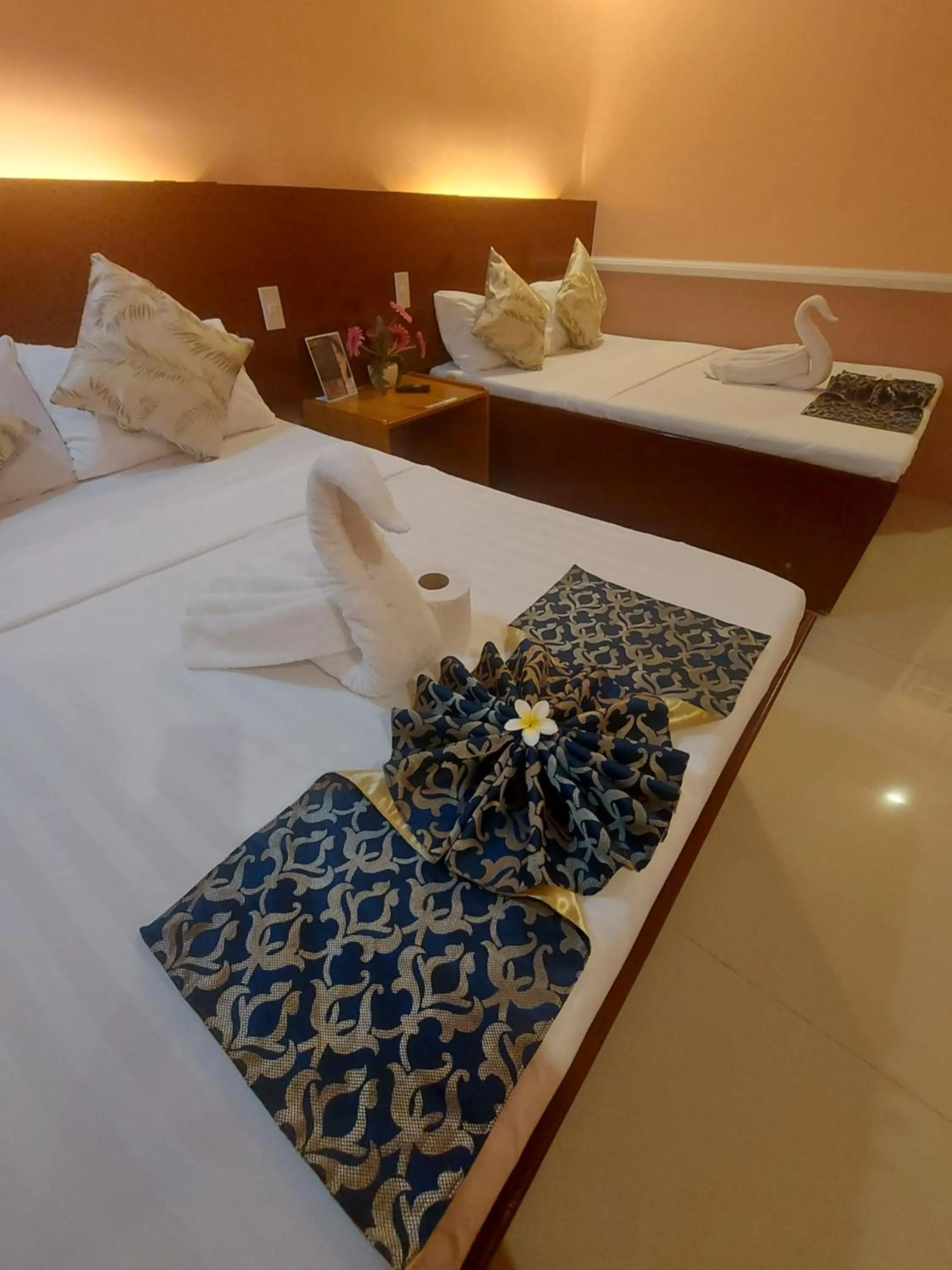 Bedroom, Bed in New Village Lodge