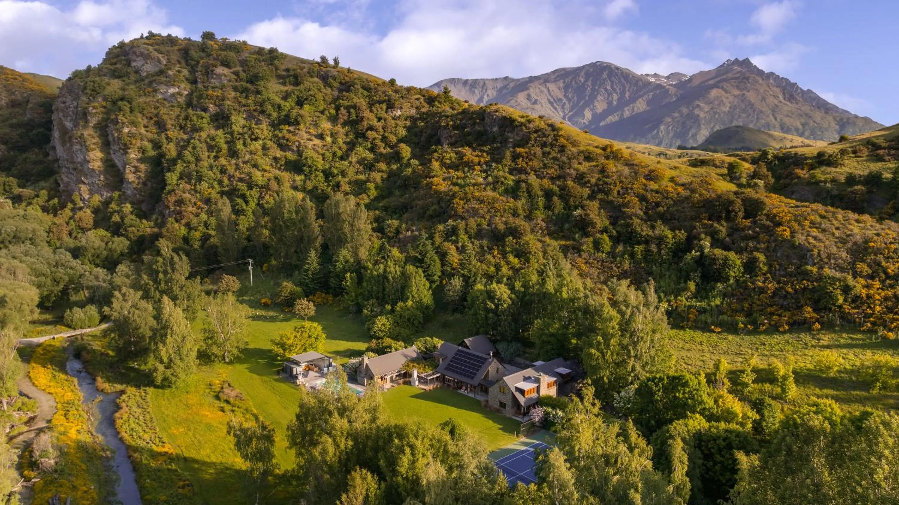 Mountain view in Wharenui Holiday Home by MajorDomo