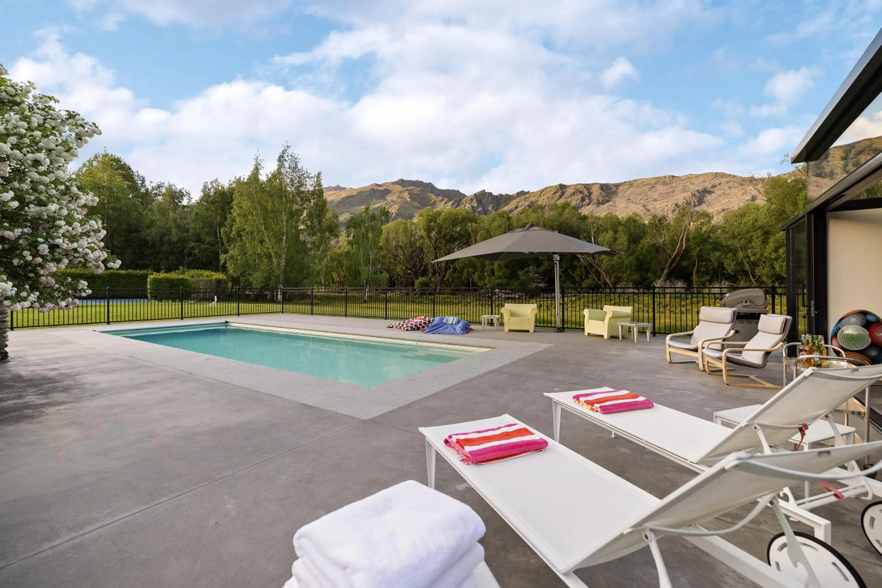sunbed in Wharenui Holiday Home by MajorDomo