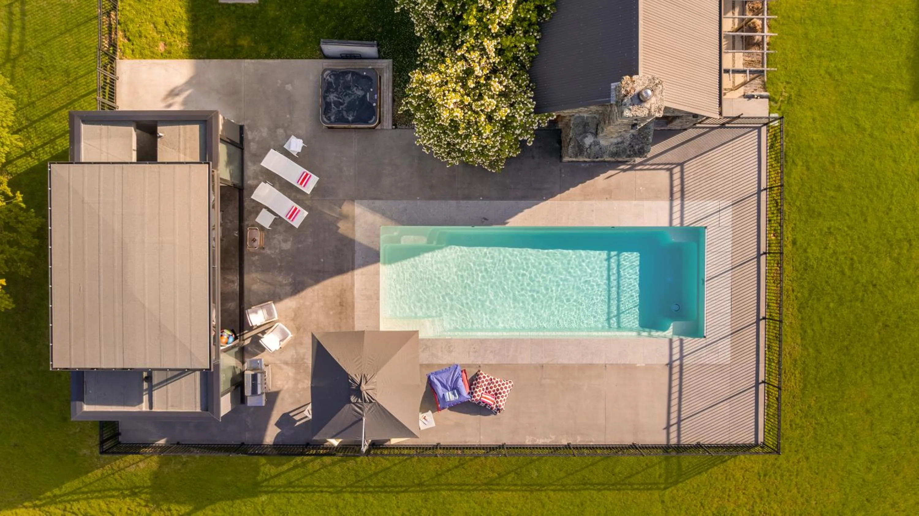 Summer in Wharenui Holiday Home by MajorDomo
