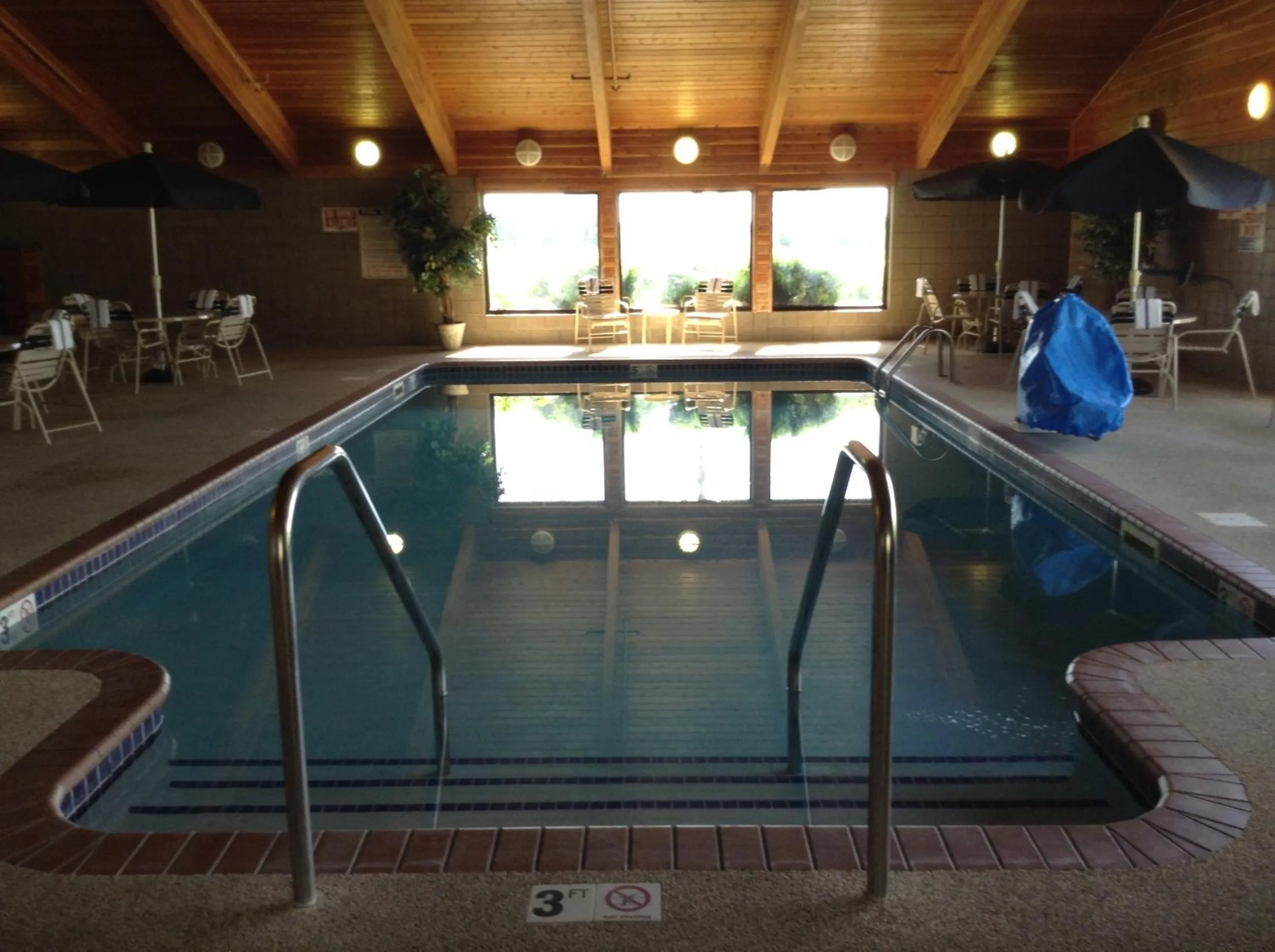 Swimming pool in AmericInn by Wyndham Fort Dodge