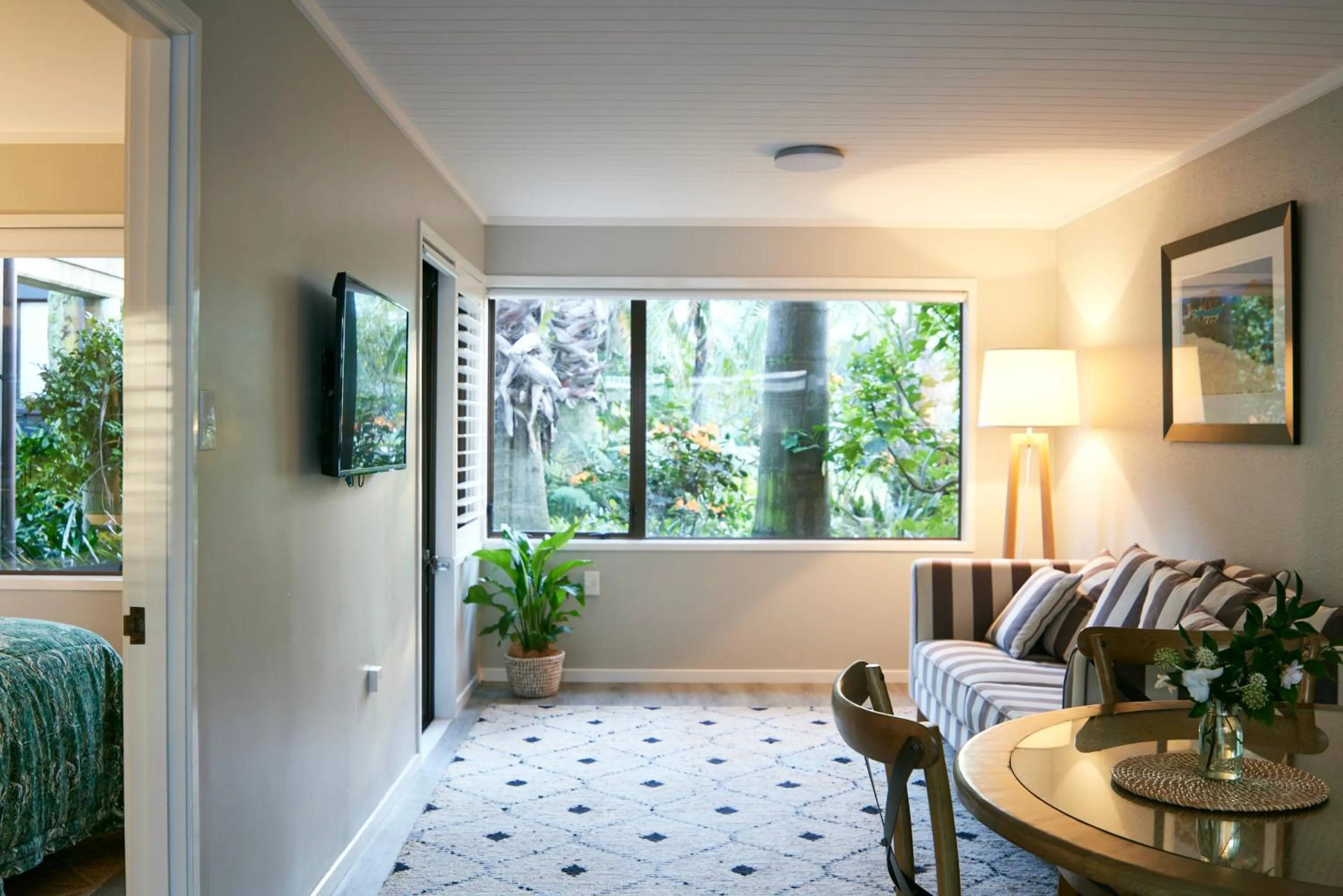 Bed in Emerald Inn on Takapuna Beach