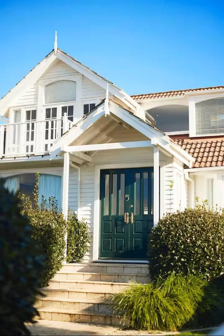 Emerald Inn on Takapuna Beach