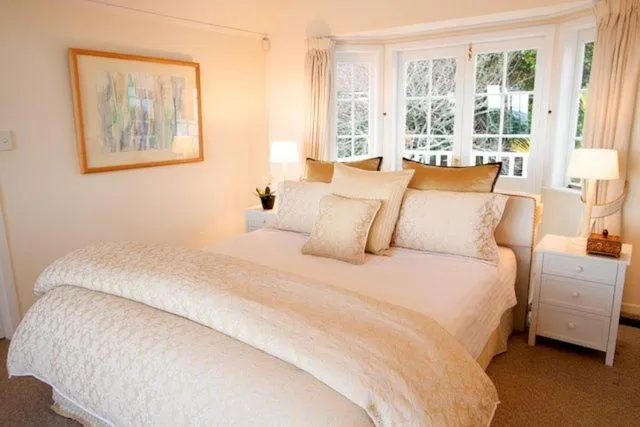 Bed in Emerald Inn on Takapuna Beach