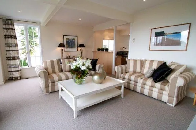 Emerald Inn on Takapuna Beach