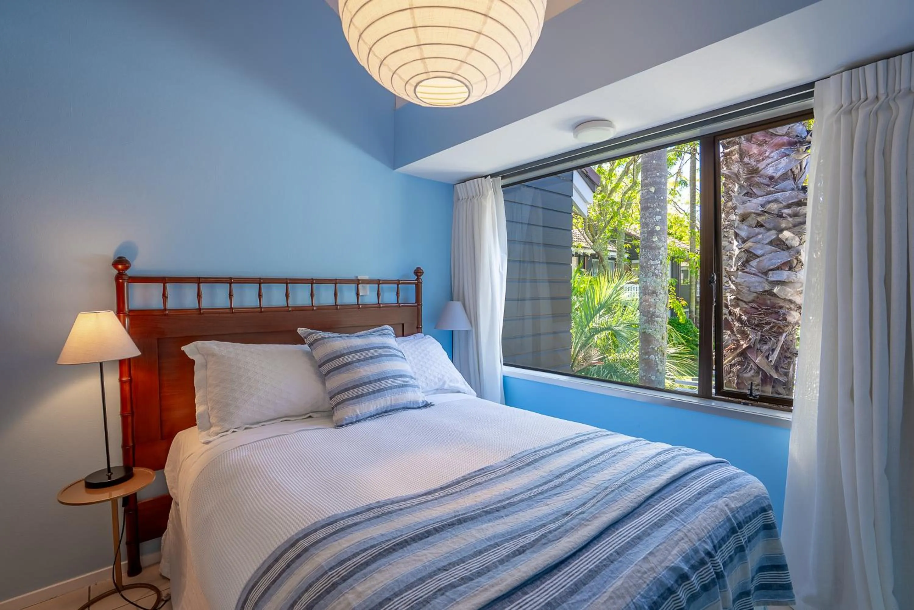 Bed in Emerald Inn on Takapuna Beach