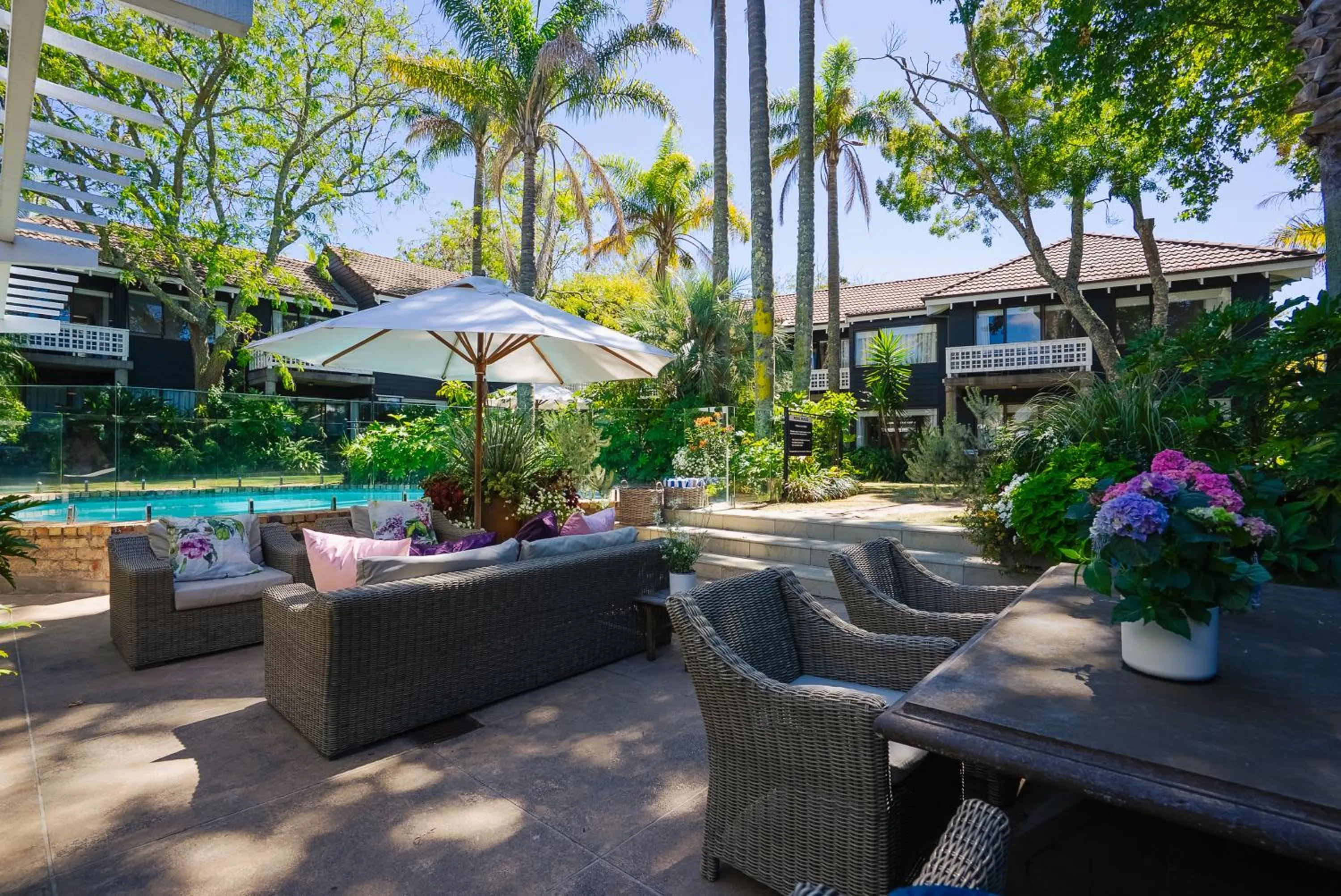 Swimming pool in Emerald Inn on Takapuna Beach
