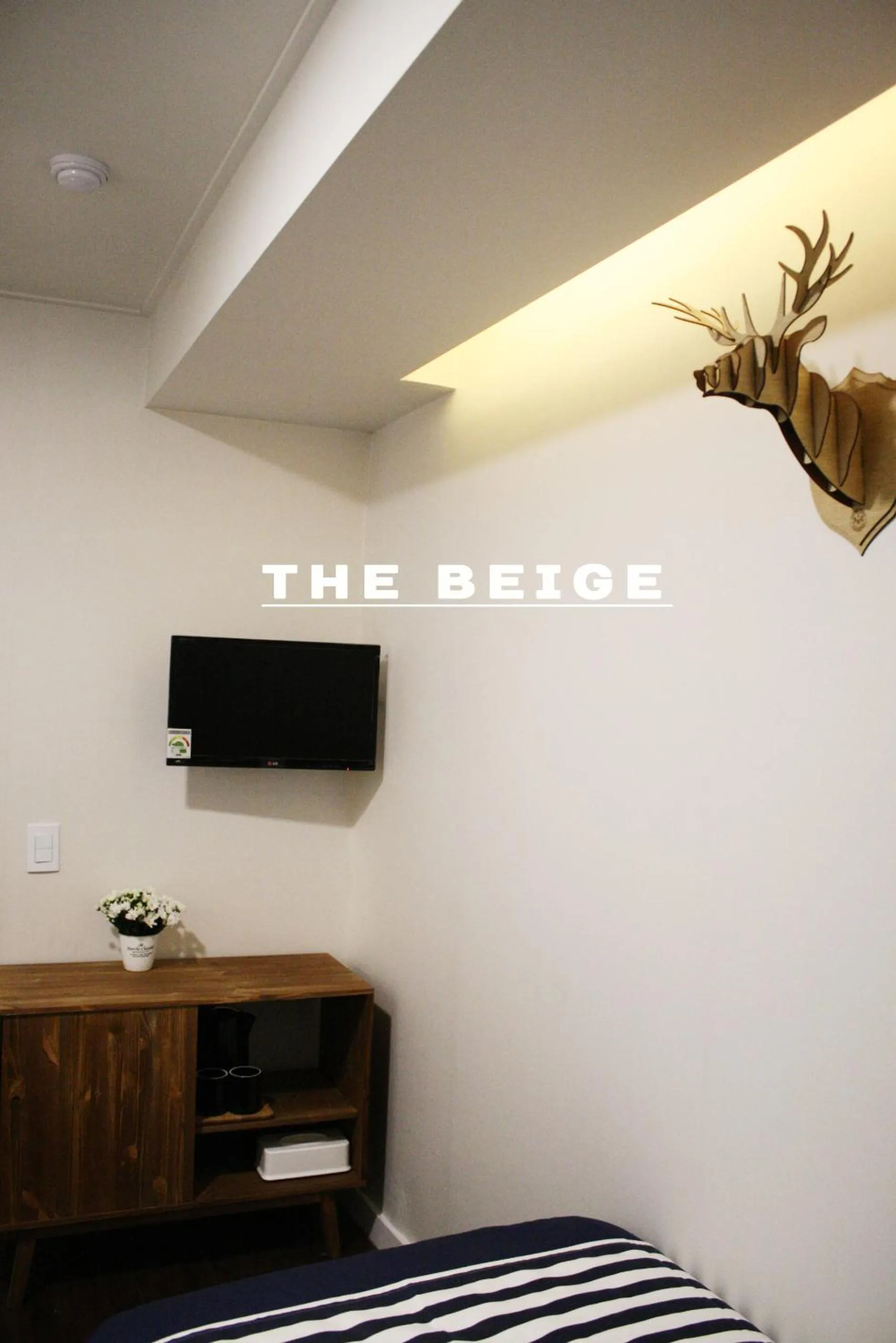 Decorative detail in Hostel Beige 2nd