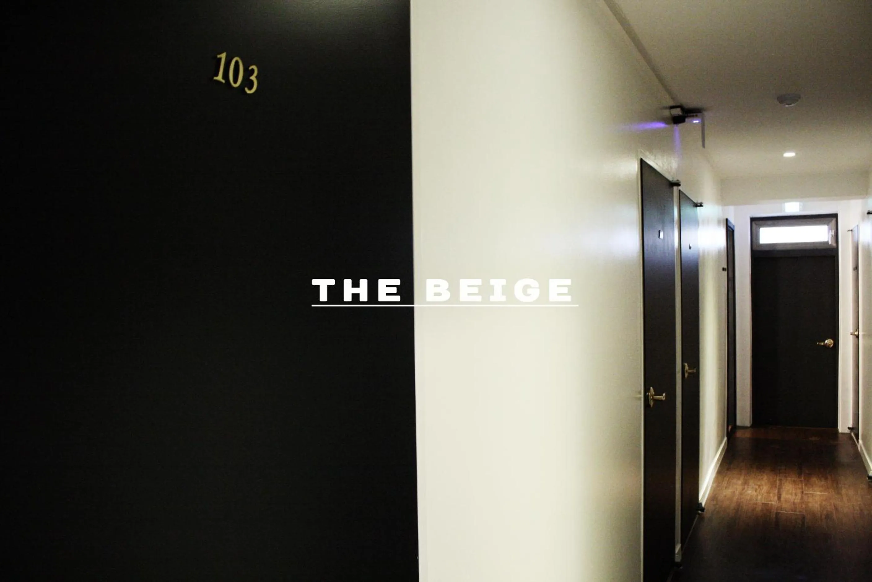 Text overlay in Hostel Beige 2nd