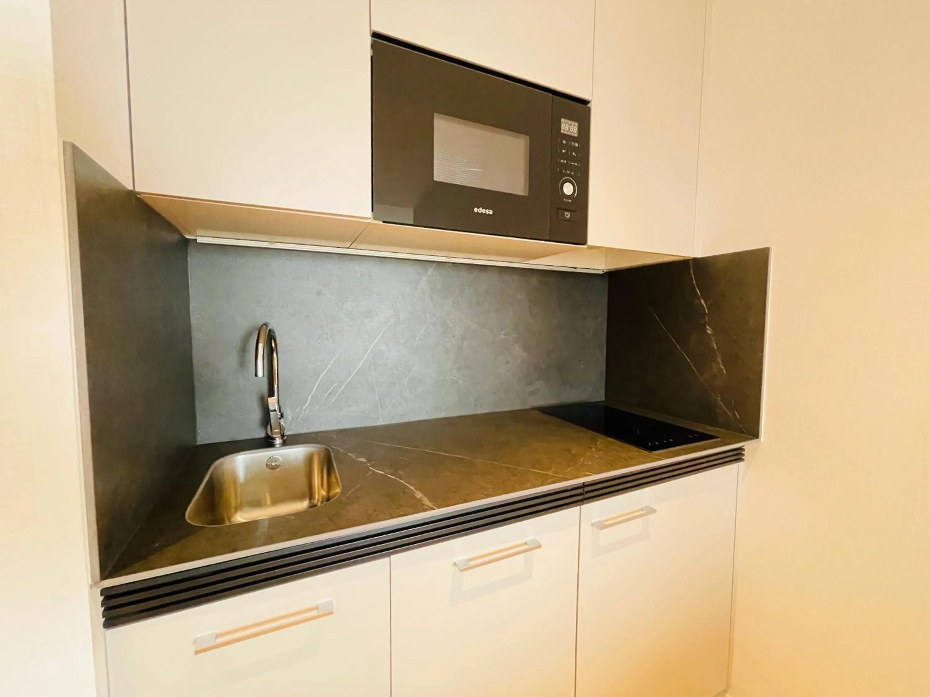 Kitchen or kitchenette in Tembo Barcelona