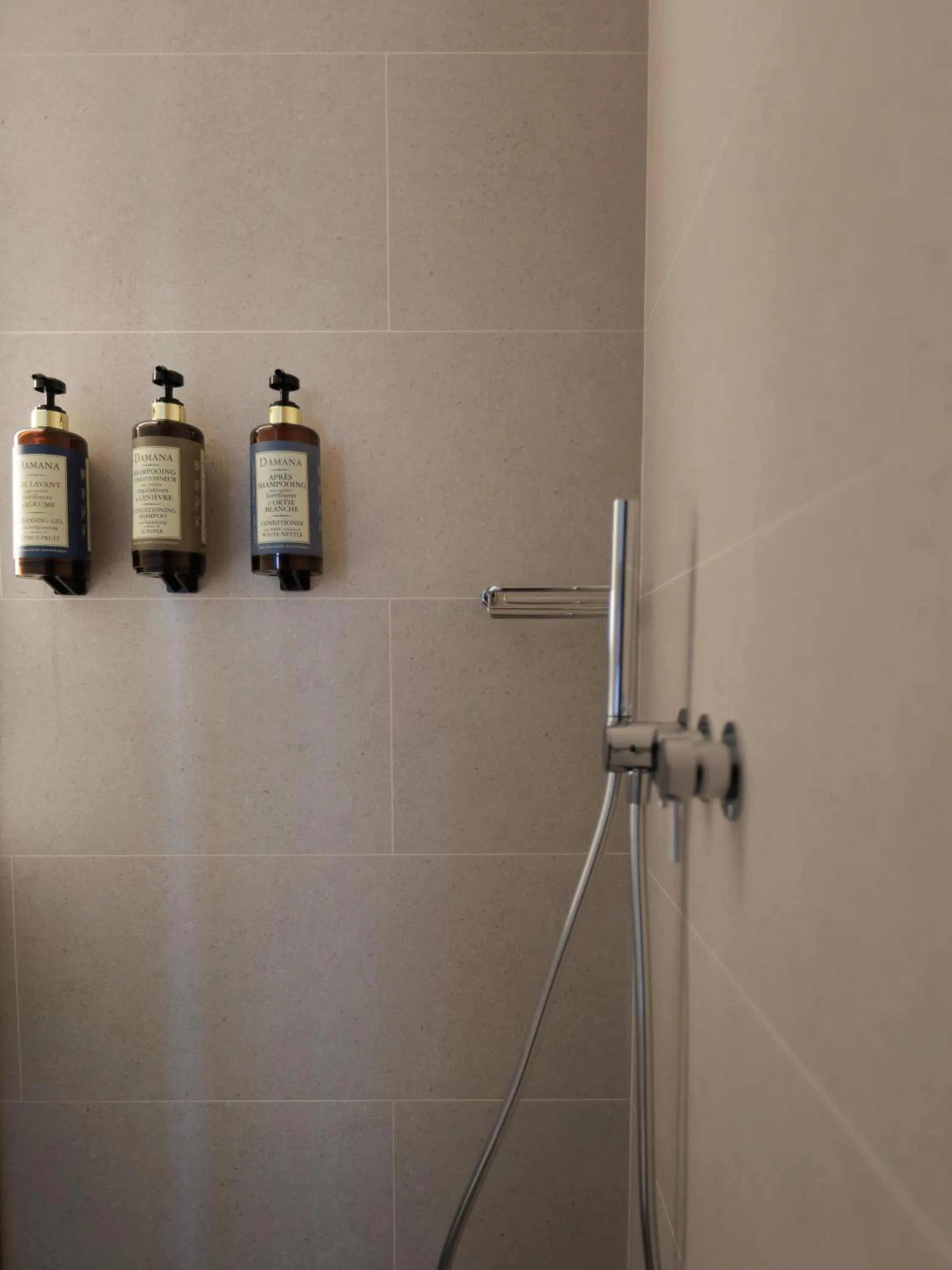 Shower in Tembo Barcelona