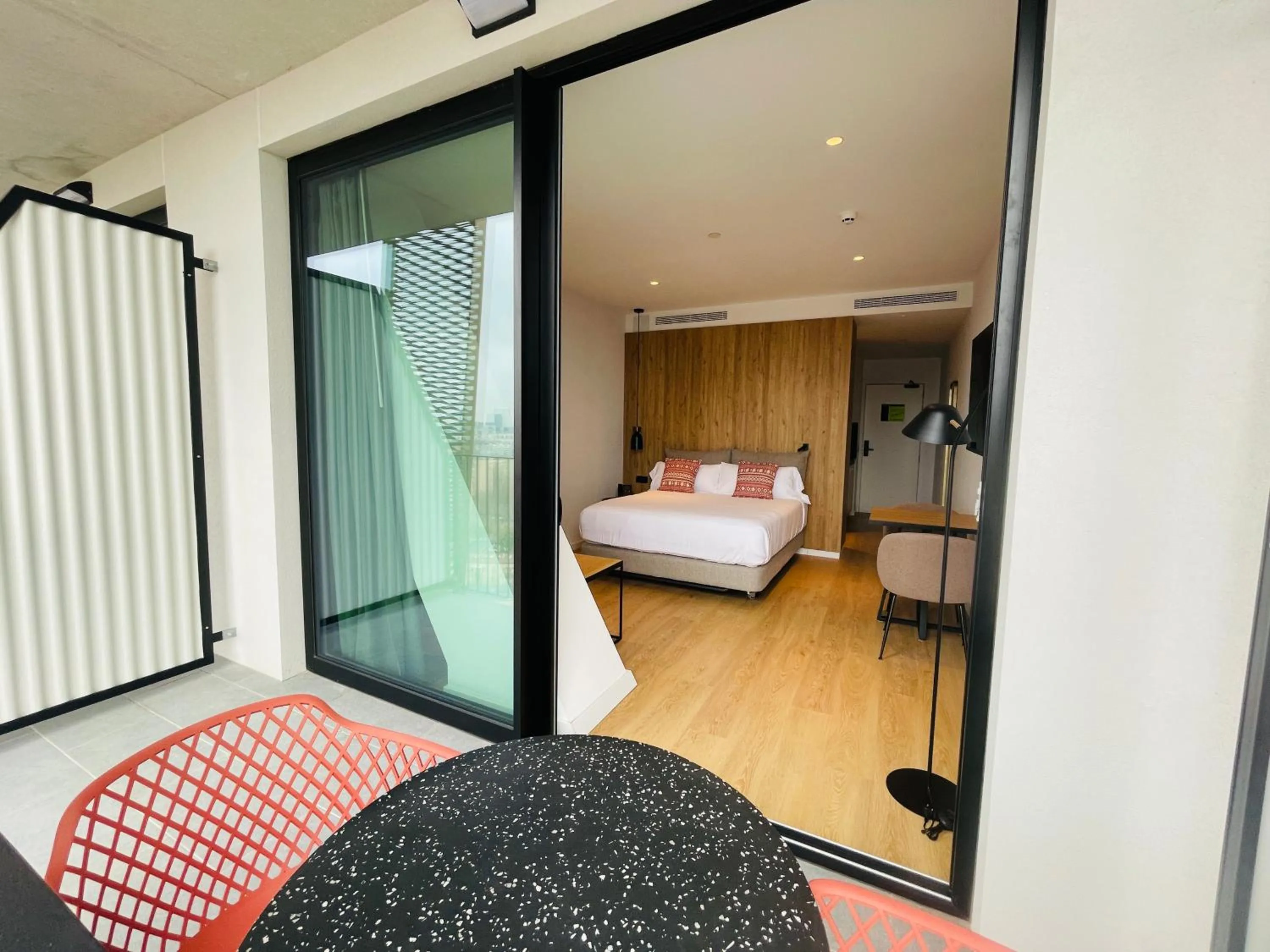 Photo of the whole room, Bed in Tembo Barcelona