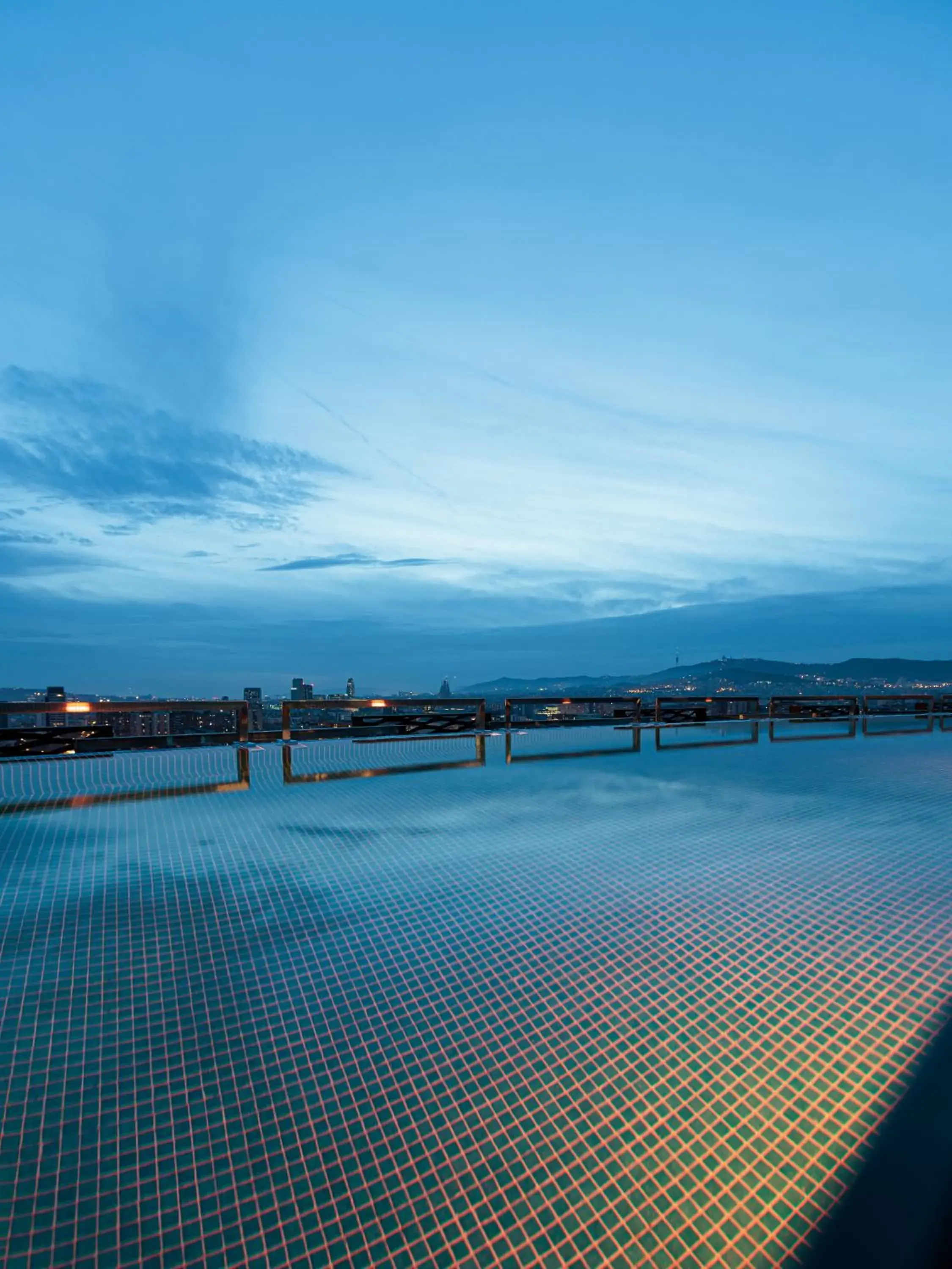 Swimming pool in Tembo Barcelona Swimming pool in Tembo Barcelona