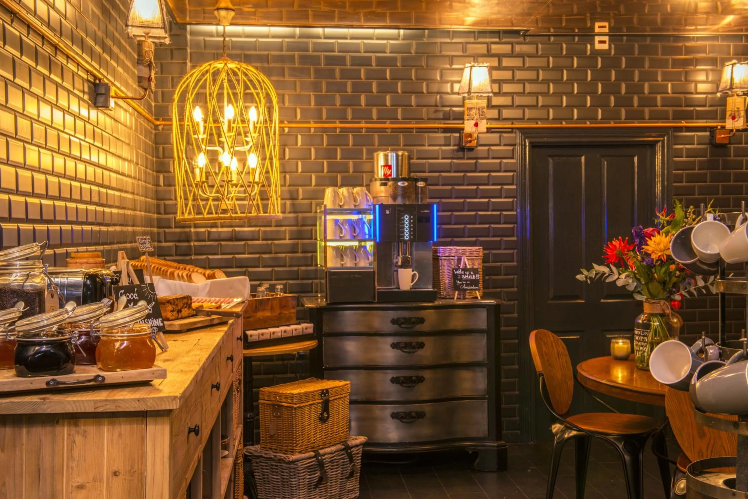 Restaurant/places to eat in Max Brown Hotel Canal District, part of Sircle Collection