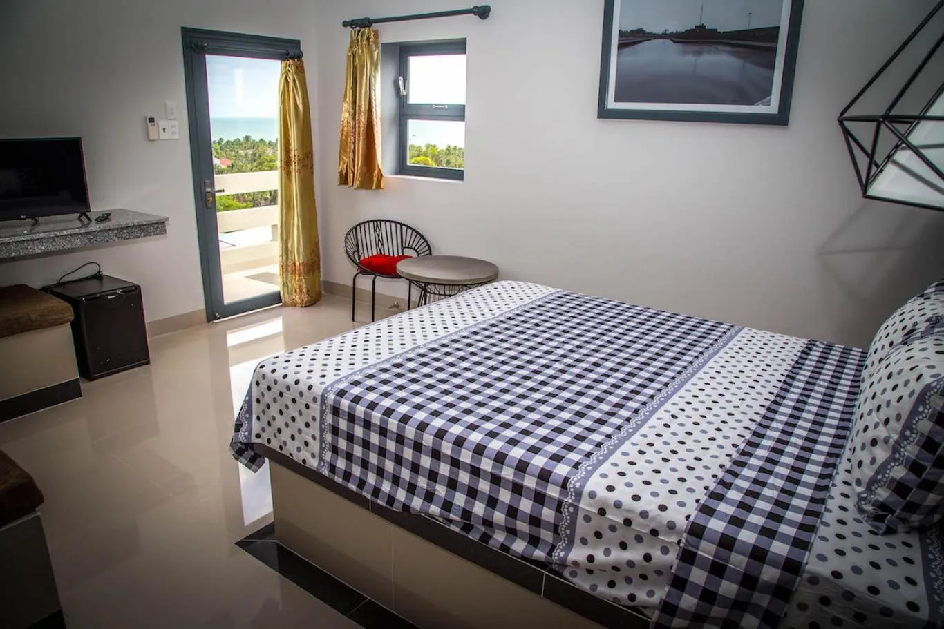 Photo of the whole room, Bed in Mui Ne Hills Villa Hotel