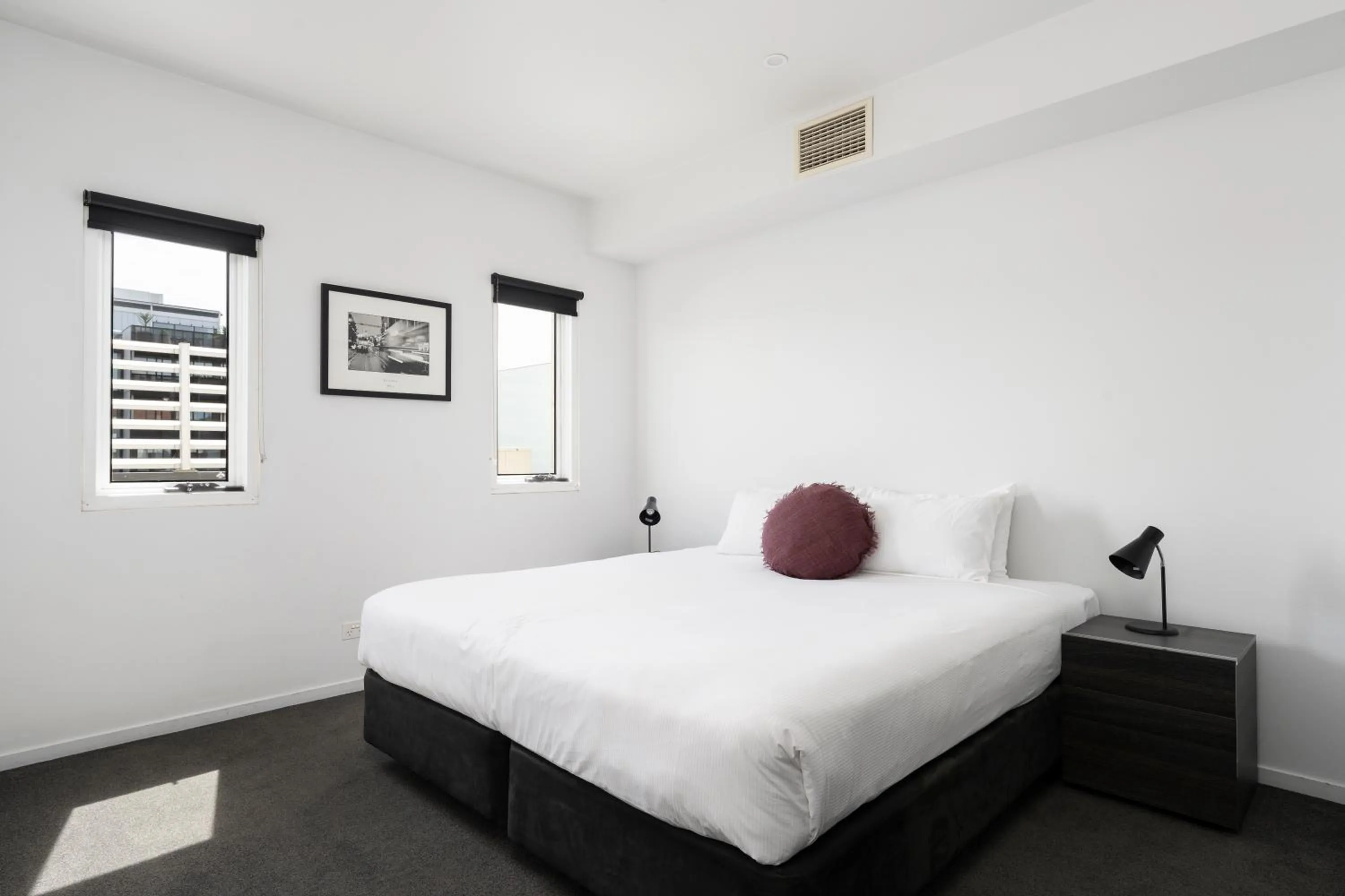 Bed in Tyrian Serviced Apartments Fitzroy