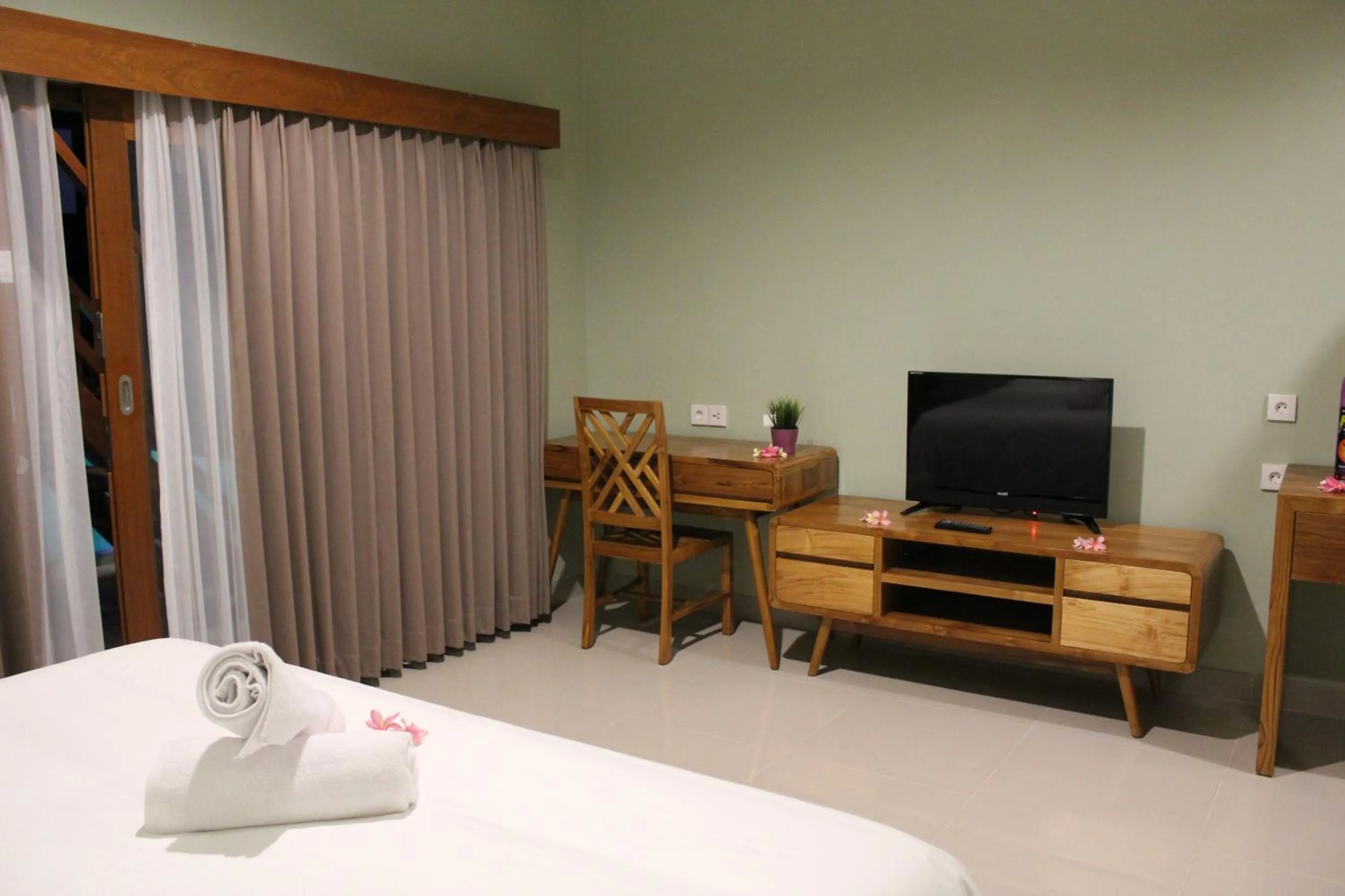 Photo of the whole room, Bed in Naturela