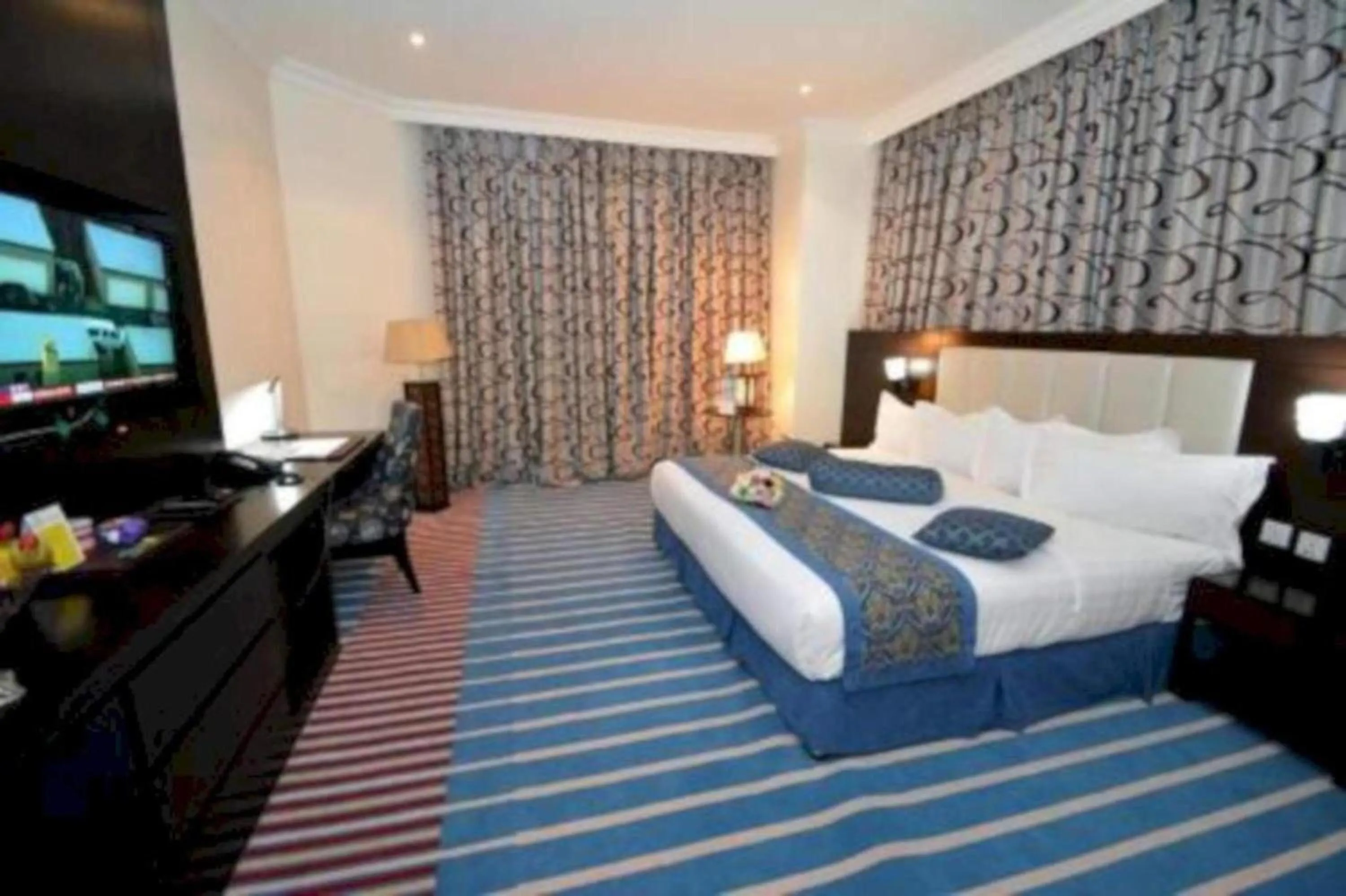 Photo of the whole room, Bed in Sunday Millennia Hotel