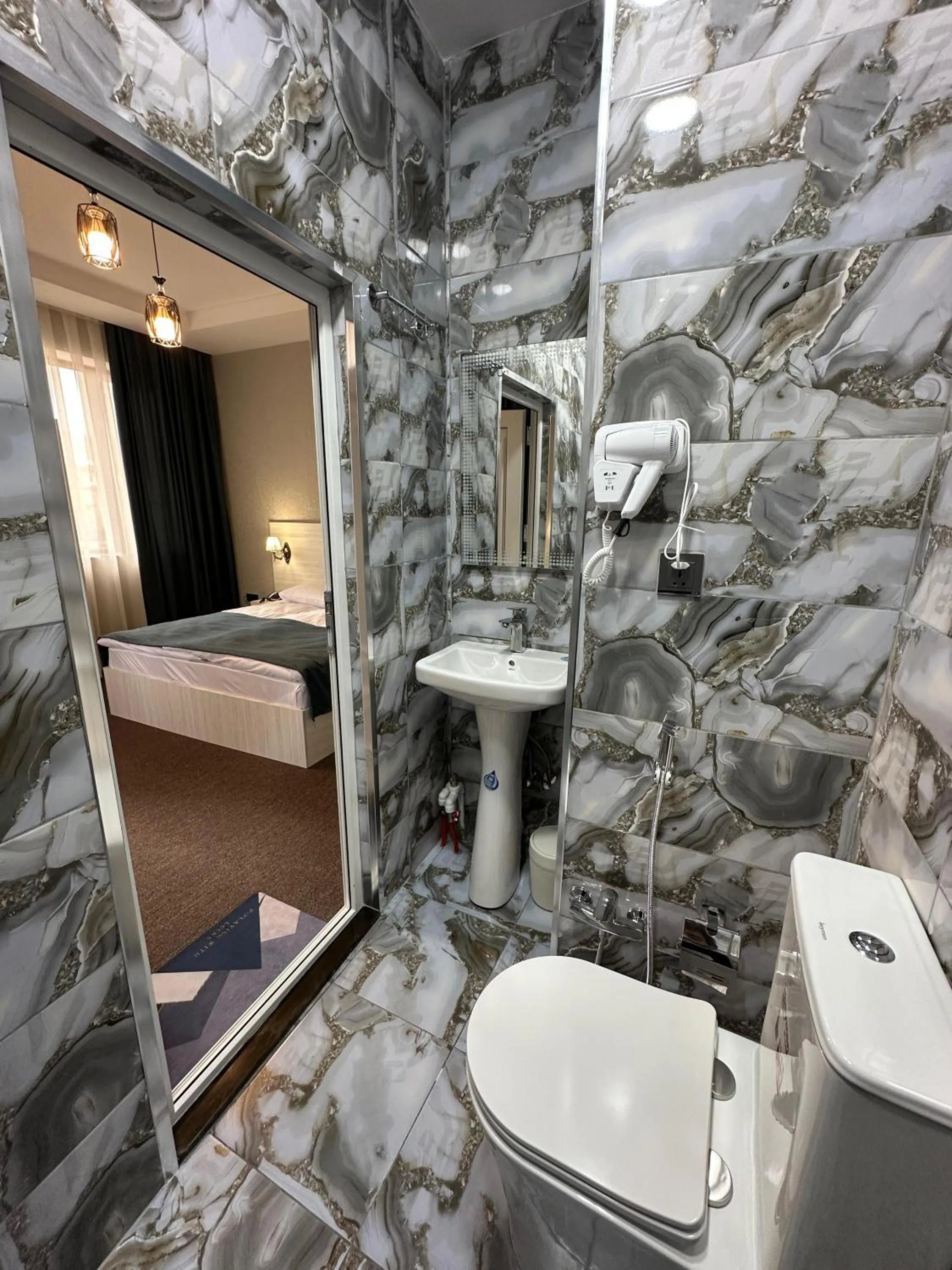 Shower in Nemi Museum Hotel Baku Nz